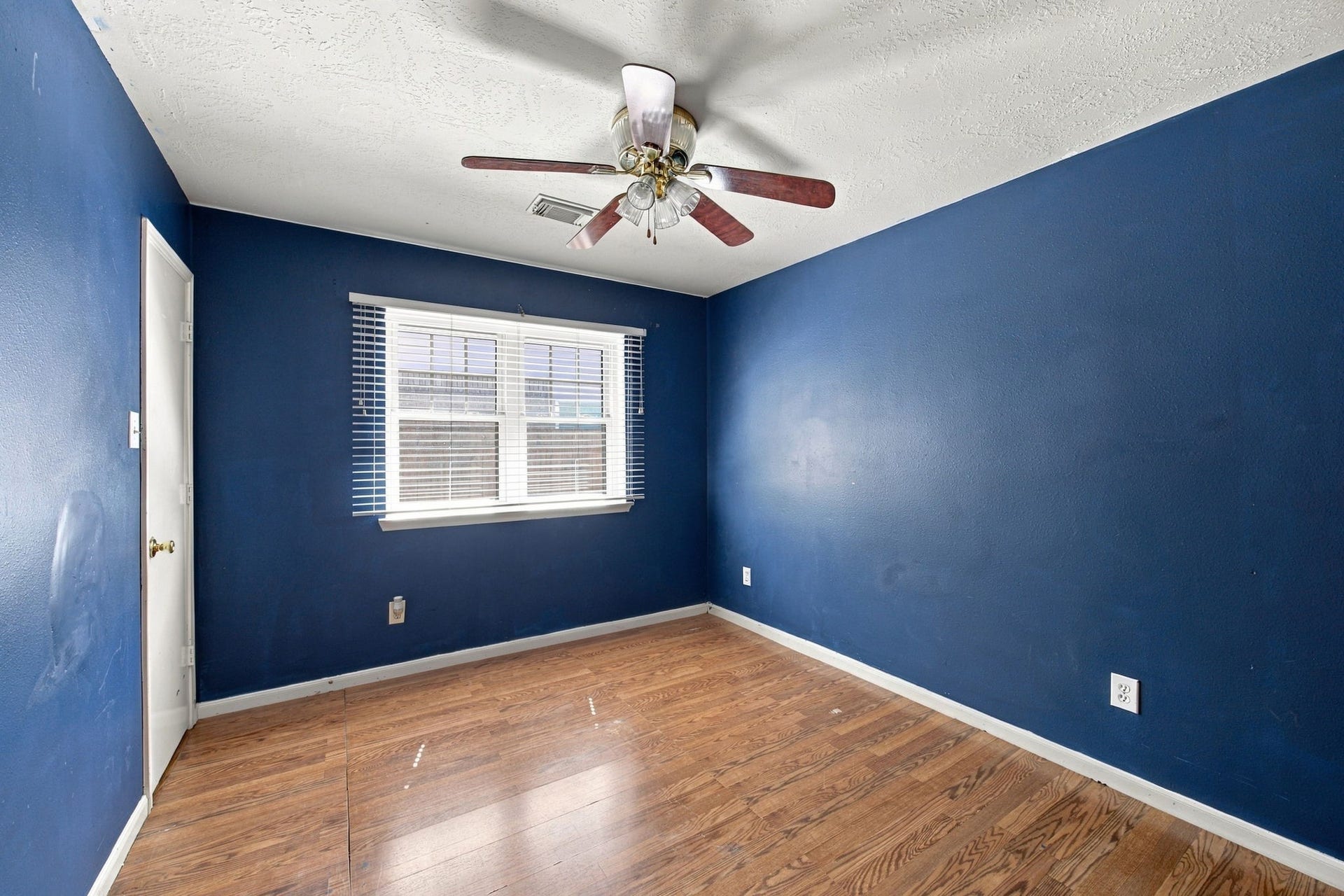 Third bedroom.