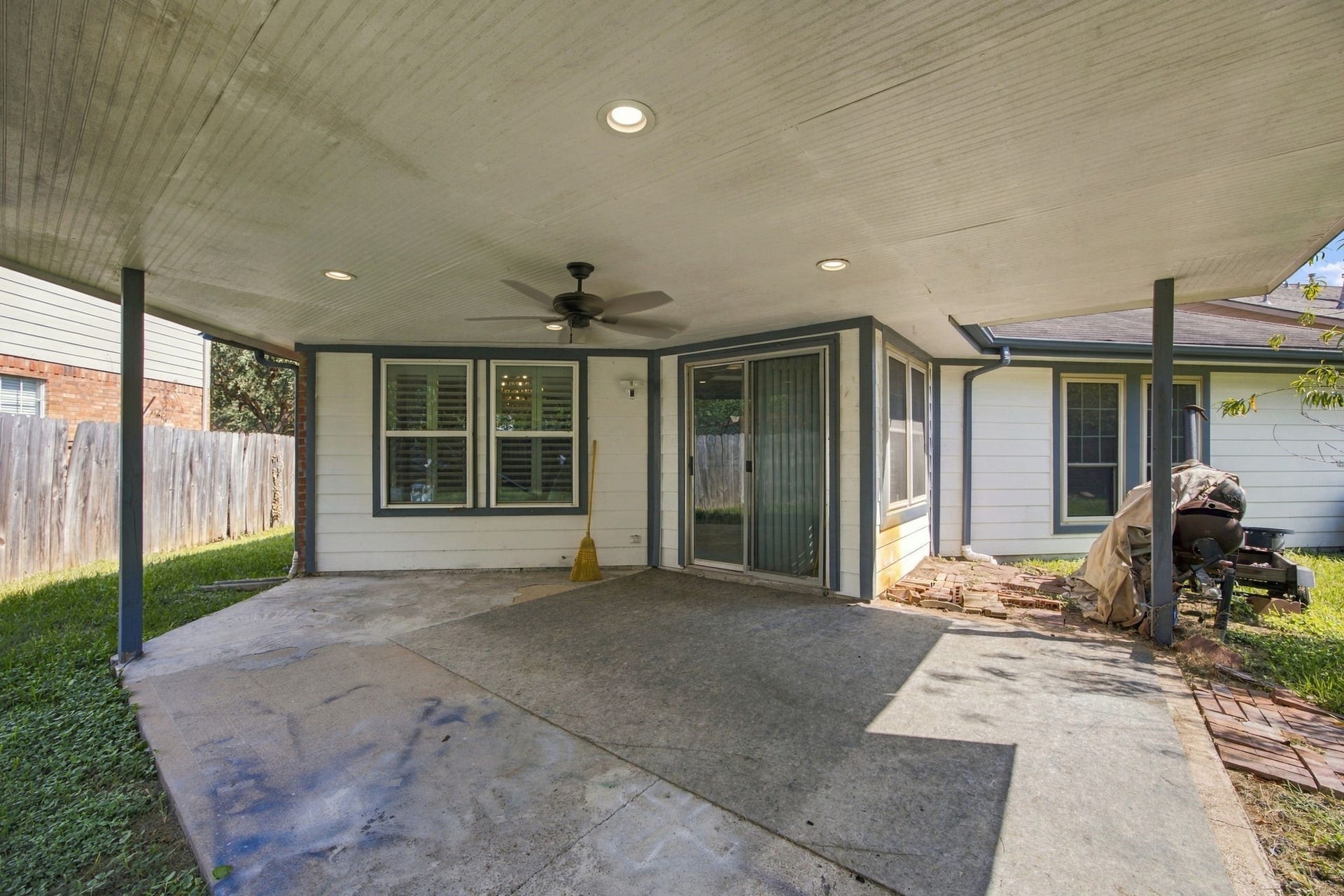 8222 Soledad Drive, Houston, TX 77083