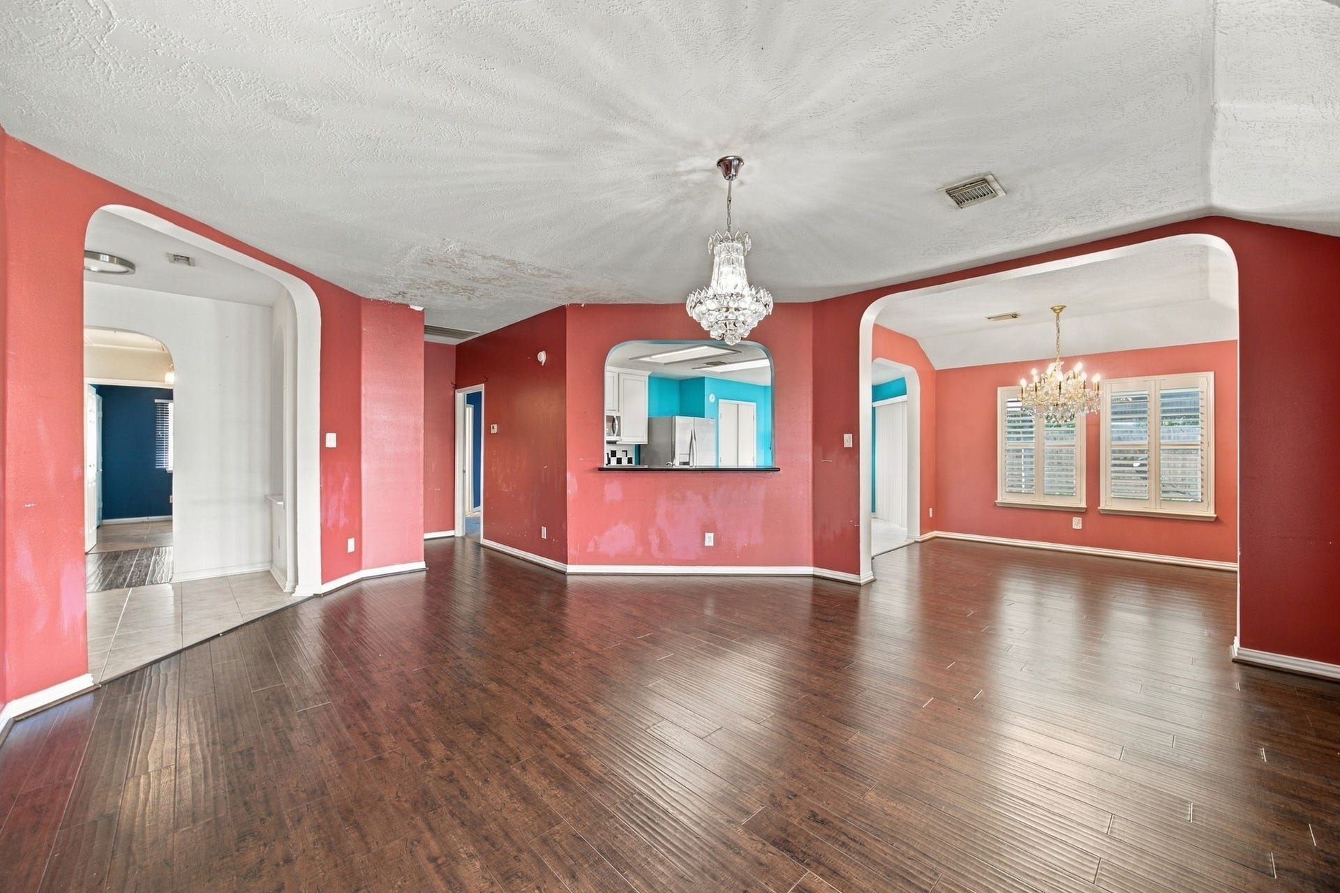 Laminate flooring in living and kitchen is in fantastic shape.