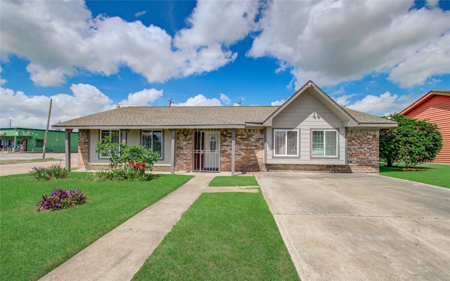 Property photo for 930 Centerwood Drive, Houston, TX