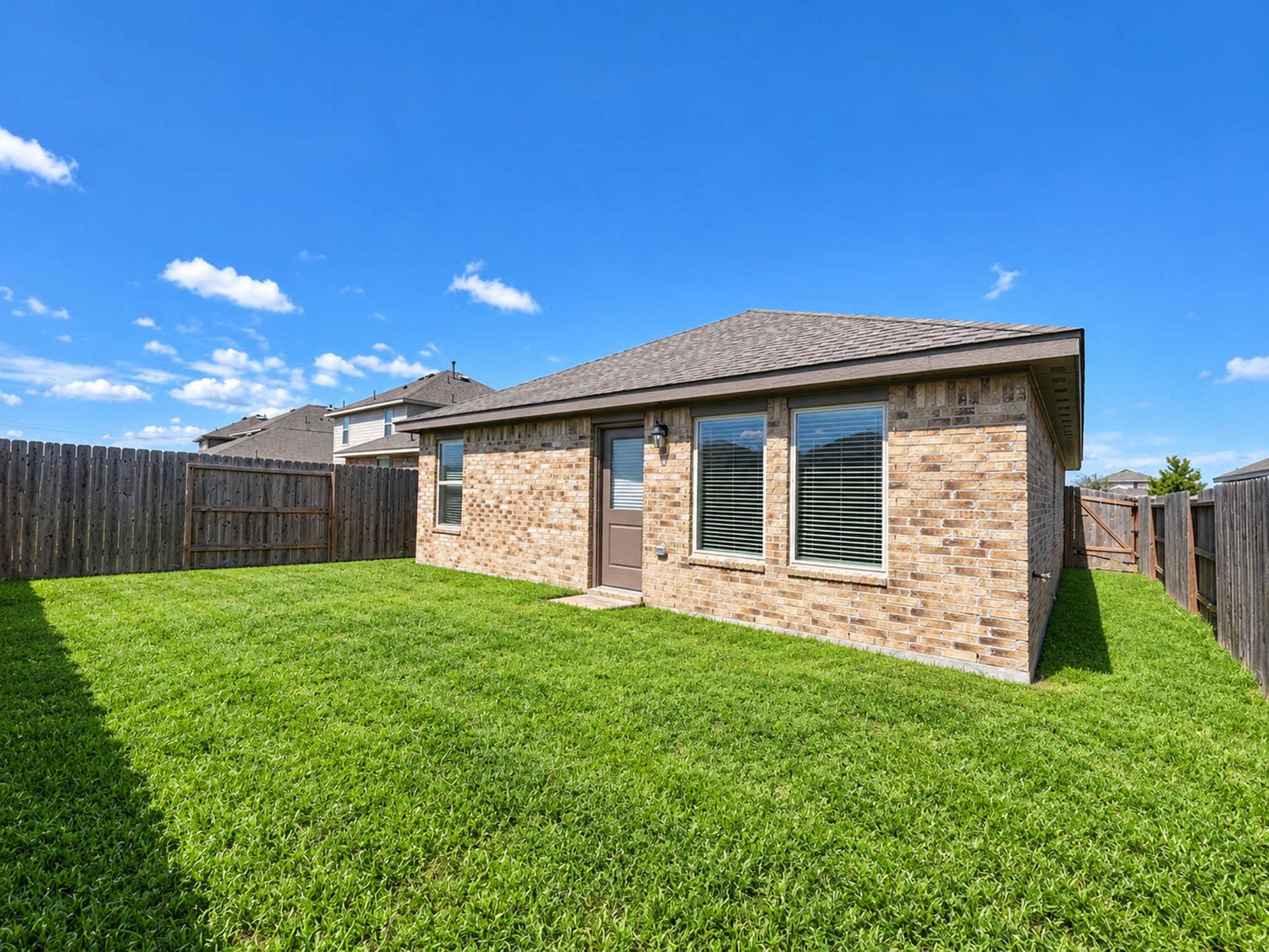 3107 Savannah Rose Drive, Angleton, TX 77515