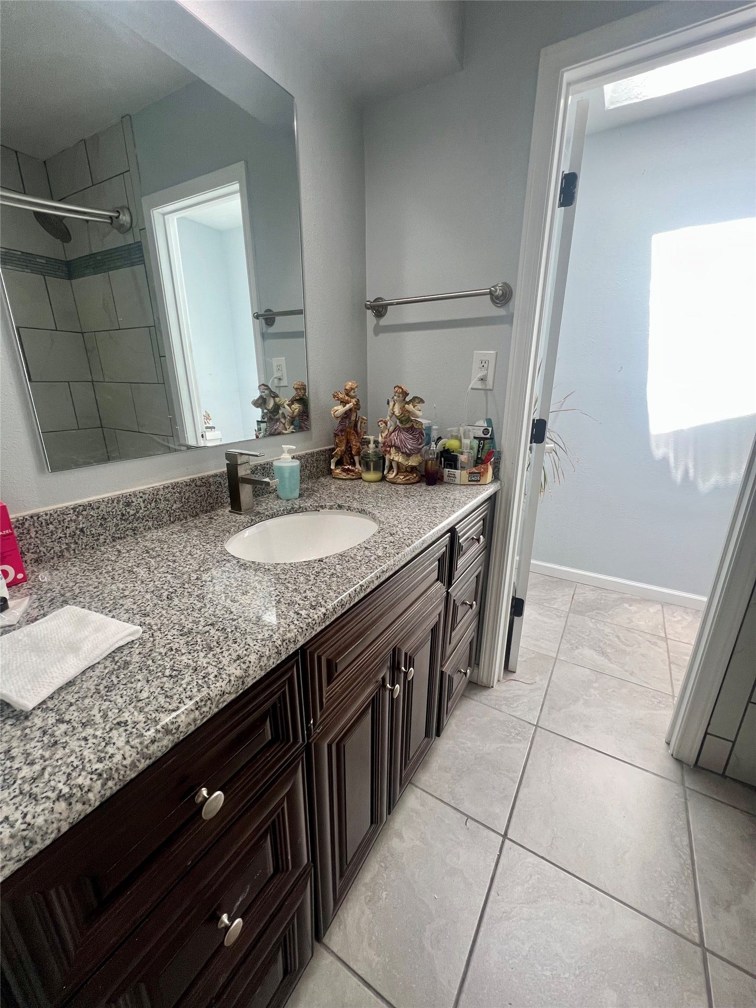 18326 Cape Bahamas Lane, Nassau Bay, TX 77058 2nd Bathroom