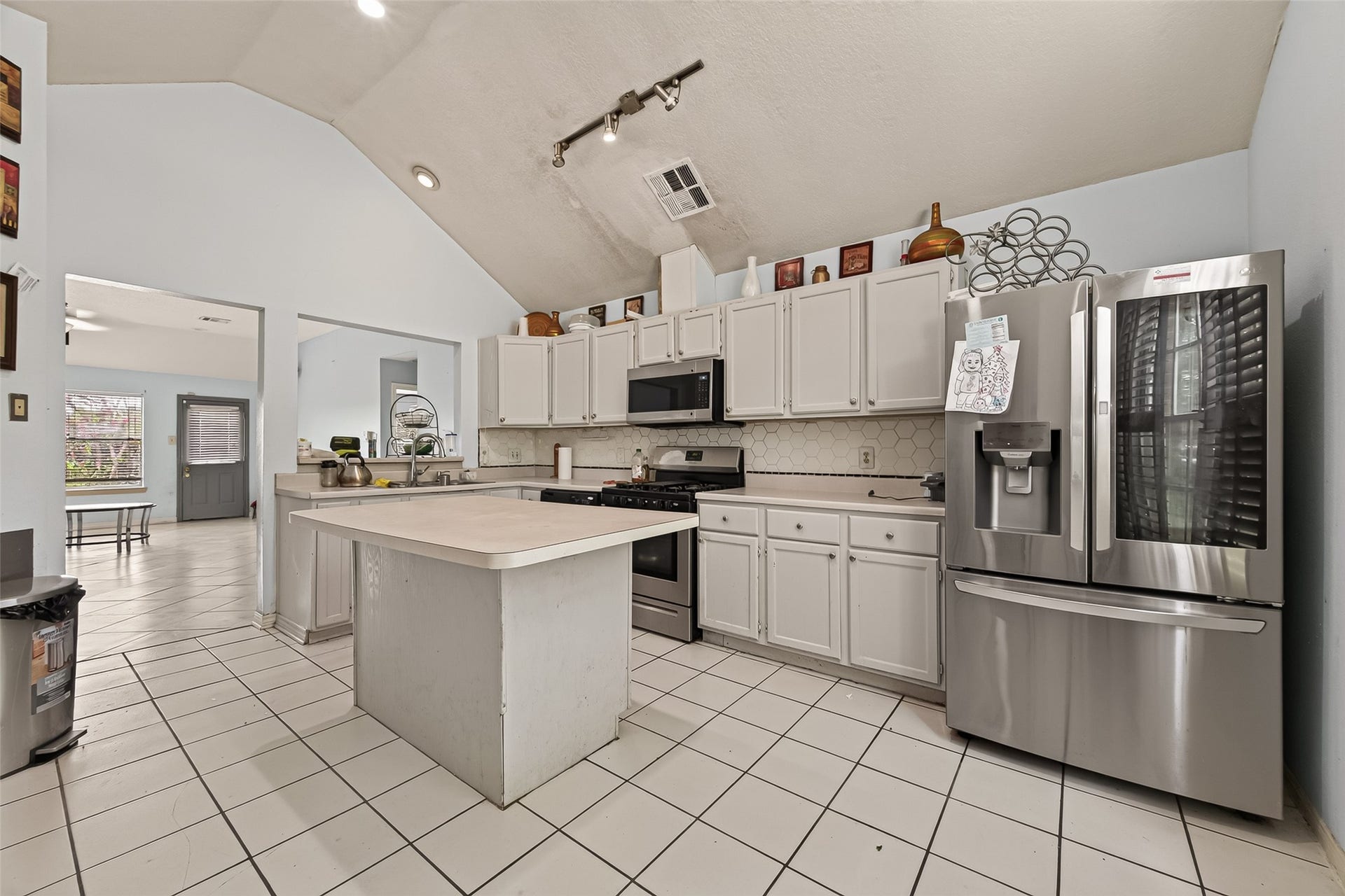 3002 Overland Trail, Dickinson, TX 77539 3002 Overland Trail, Dickinson, TX 77539