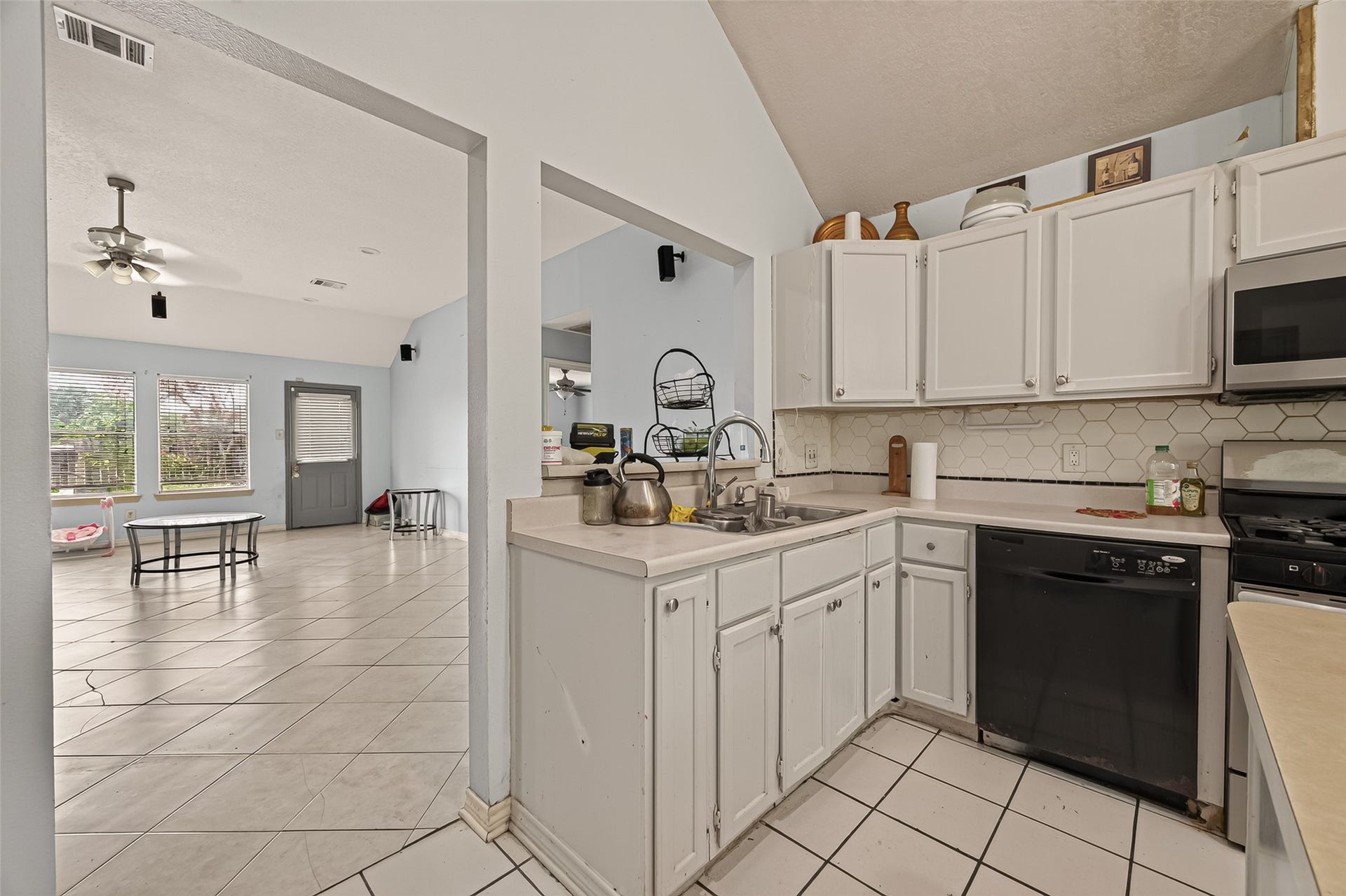 3002 Overland Trail, Dickinson, TX 77539 3002 Overland Trail, Dickinson, TX 77539