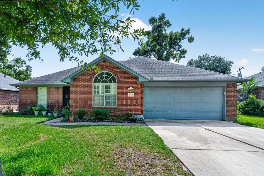 Property photo for 3002 Overland Trail, Dickinson, TX