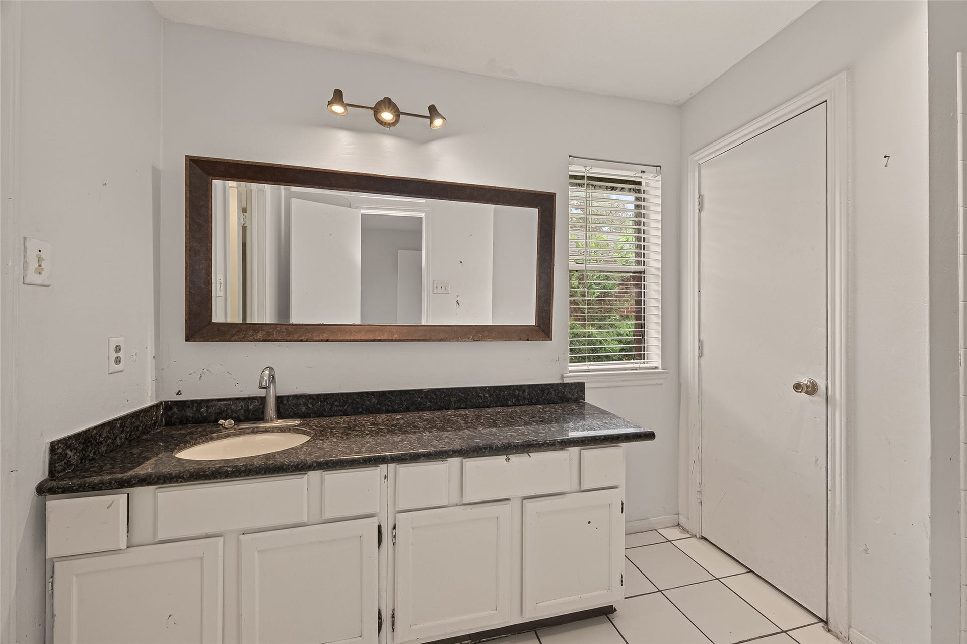 3002 Overland Trail, Dickinson, TX 77539 3002 Overland Trail, Dickinson, TX 77539