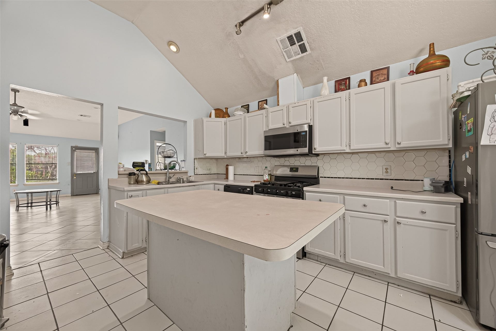 3002 Overland Trail, Dickinson, TX 77539 3002 Overland Trail, Dickinson, TX 77539