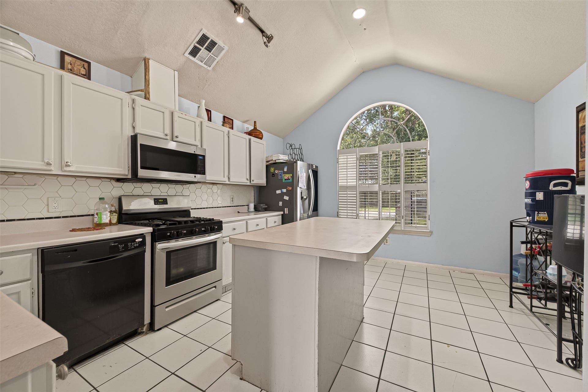 3002 Overland Trail, Dickinson, TX 77539 3002 Overland Trail, Dickinson, TX 77539