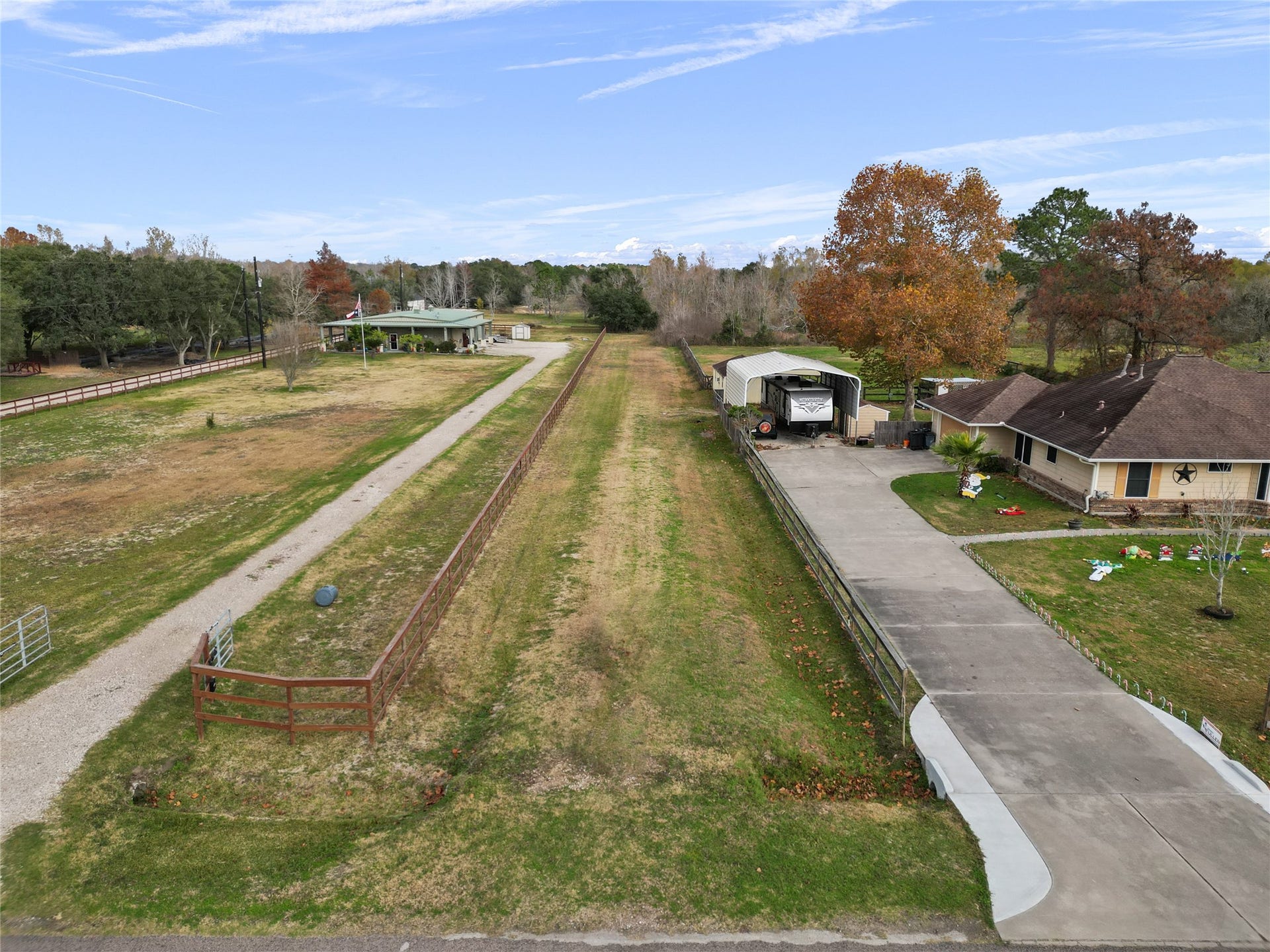 000 28th Street, Santa Fe, TX 77510 5 undeveloped acres. A blank canvas, allowing you to design your perfect retreat. This is the easement that leads back to the 5 acres