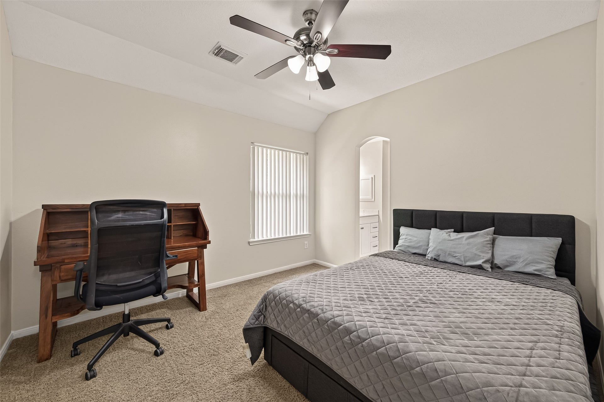 2002 Thorncrest Court, Sugar Land, TX 77479 Spacious Forth Bedroom with Ample Natural Light