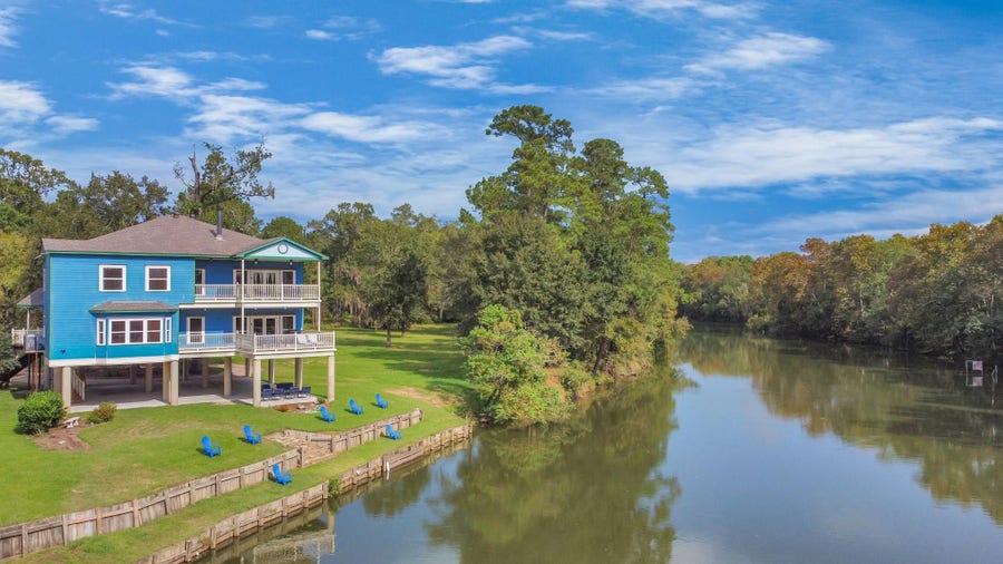 Property photo for 1730 Lakeshore Drive, Kingwood, TX