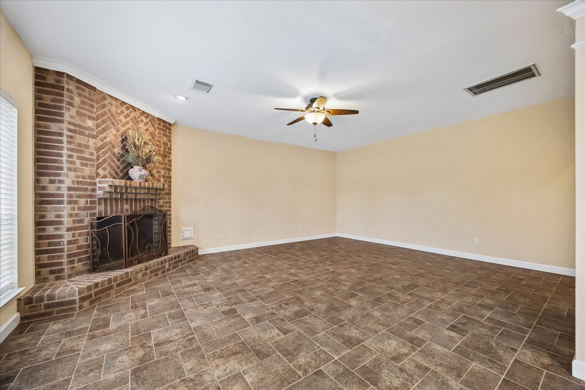 16715 Colony Terrace Drive, Sugar Land, TX 77479 And this view is from the breakfast area. Light and bright!