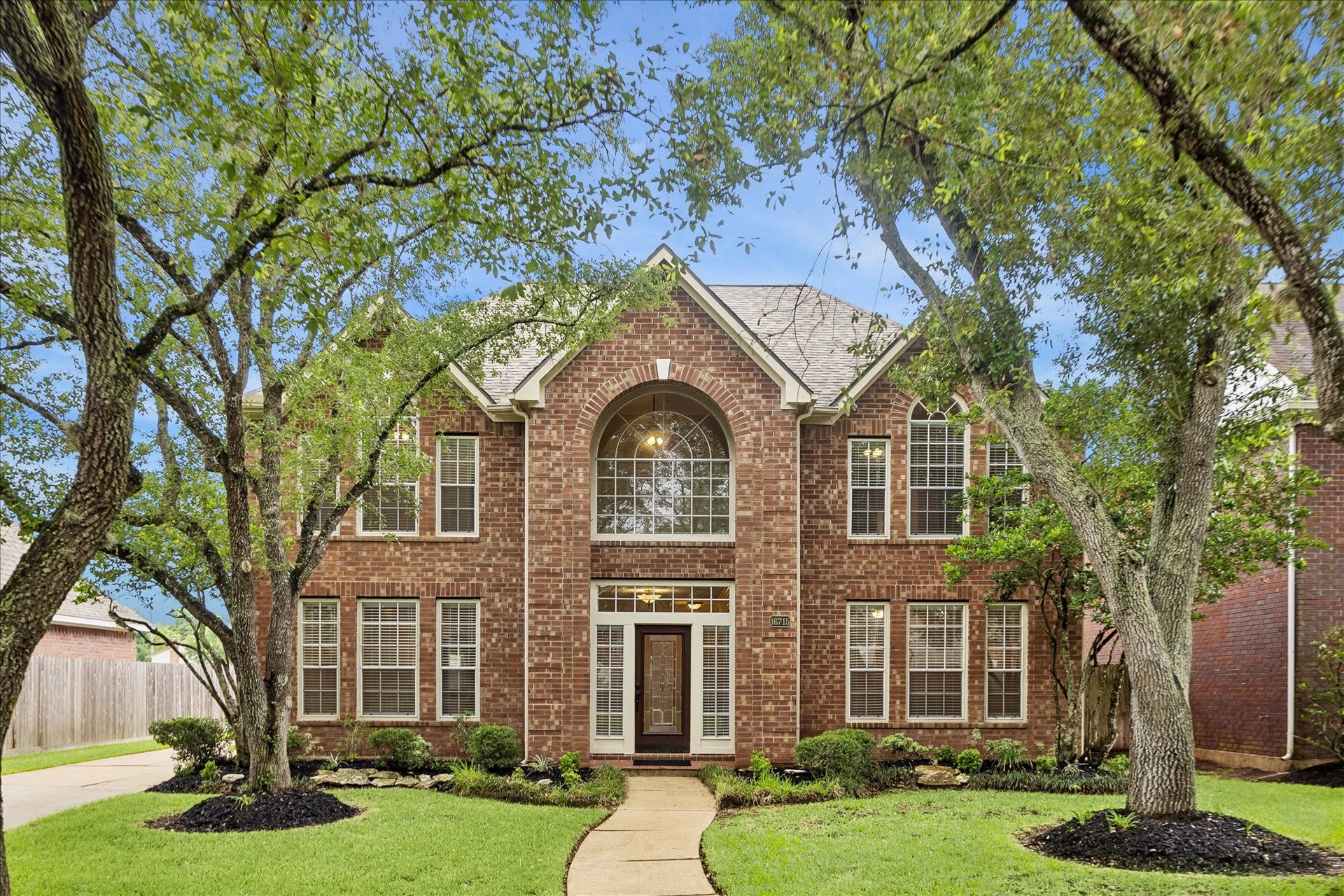 16715 Colony Terrace Drive, Sugar Land, TX 77479 And another view of the front, with mature live oaks trees. And a bonus is that there are no back neighbors!