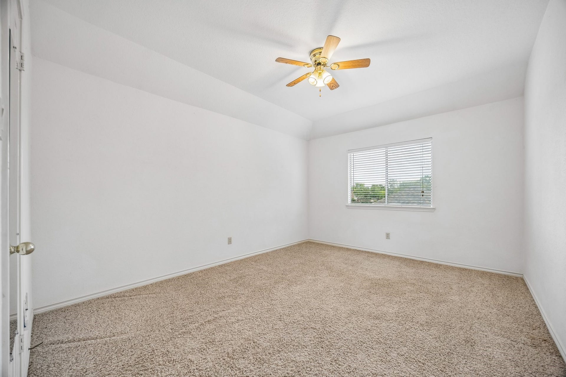16715 Colony Terrace Drive, Sugar Land, TX 77479 And this is the 3rd of the secondary bedrooms. So 4 bedrooms total!