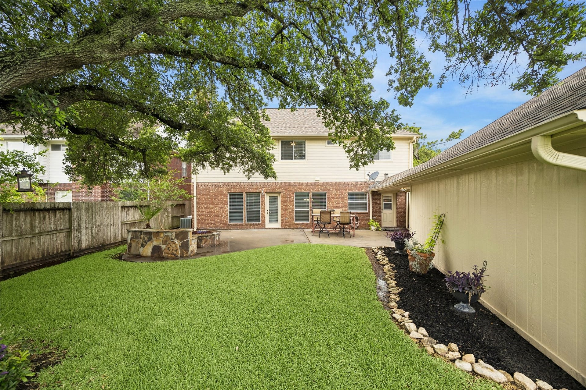 16715 Colony Terrace Drive, Sugar Land, TX 77479 The gorgeous oak tree provides a lot of shade in the backyard. The grass is so green and vibrant.