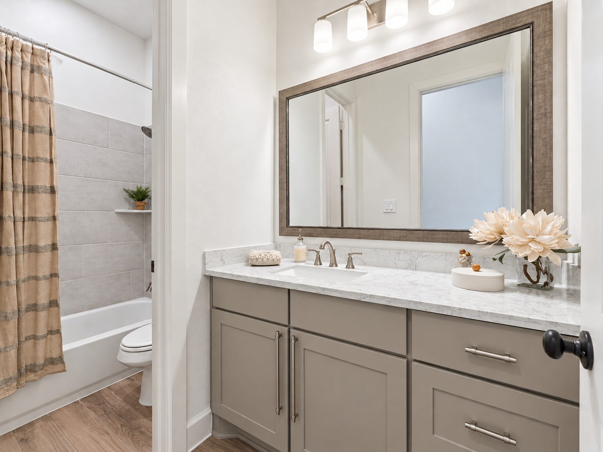 607 Starlit Sky Court, Willis, TX 77318 Well appointed secondary bathroom