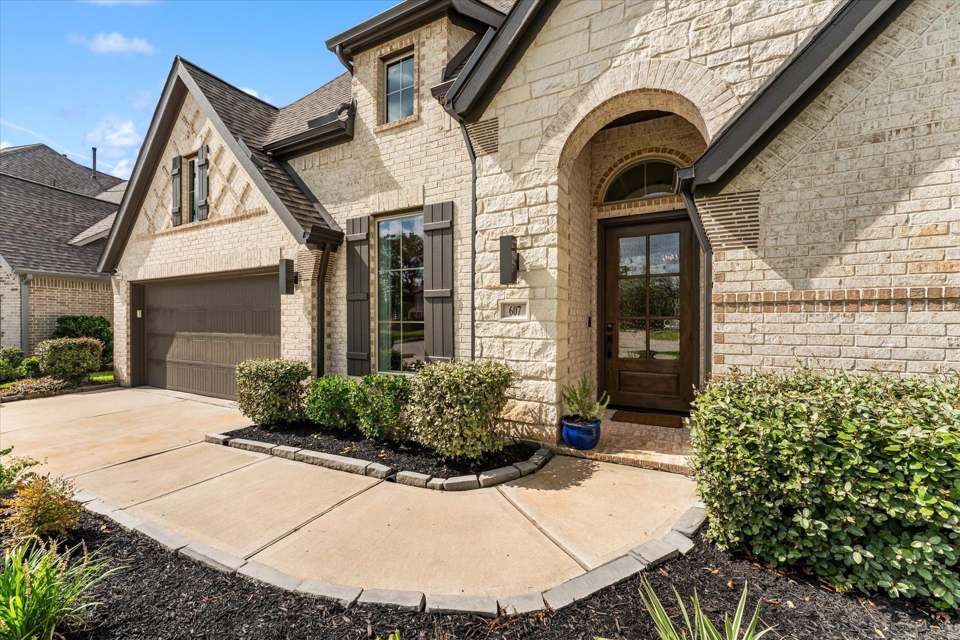 607 Starlit Sky Court, Willis, TX 77318 3 car tandem garage with door to side yard