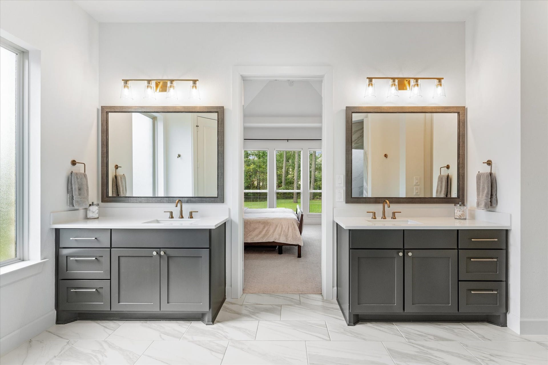 607 Starlit Sky Court, Willis, TX 77318 Separate dual vanities with enlarged sinks