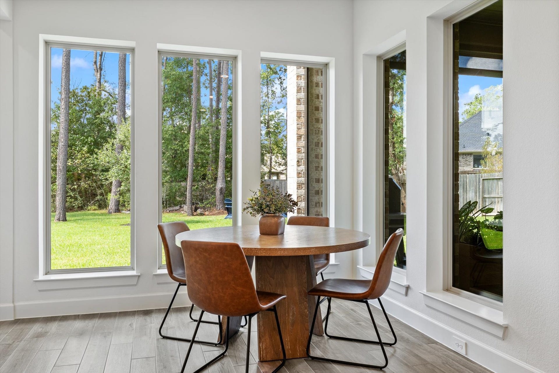 607 Starlit Sky Court, Willis, TX 77318 Sunlit casual breakfast area
