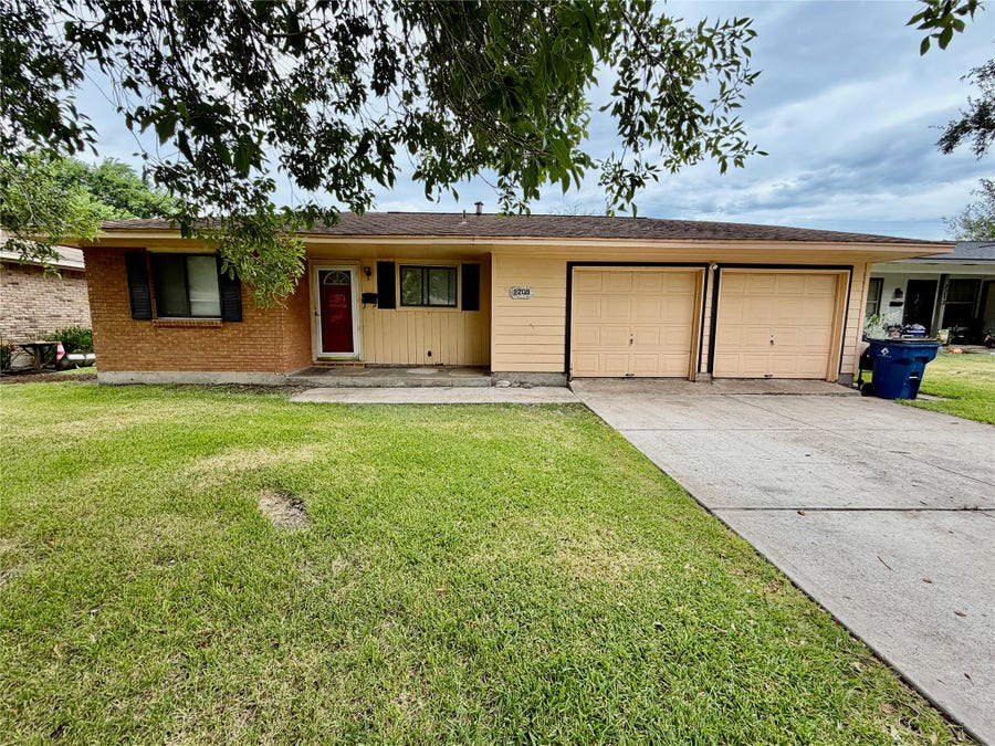 Property photo for 2209 20th Avenue, Texas City, TX