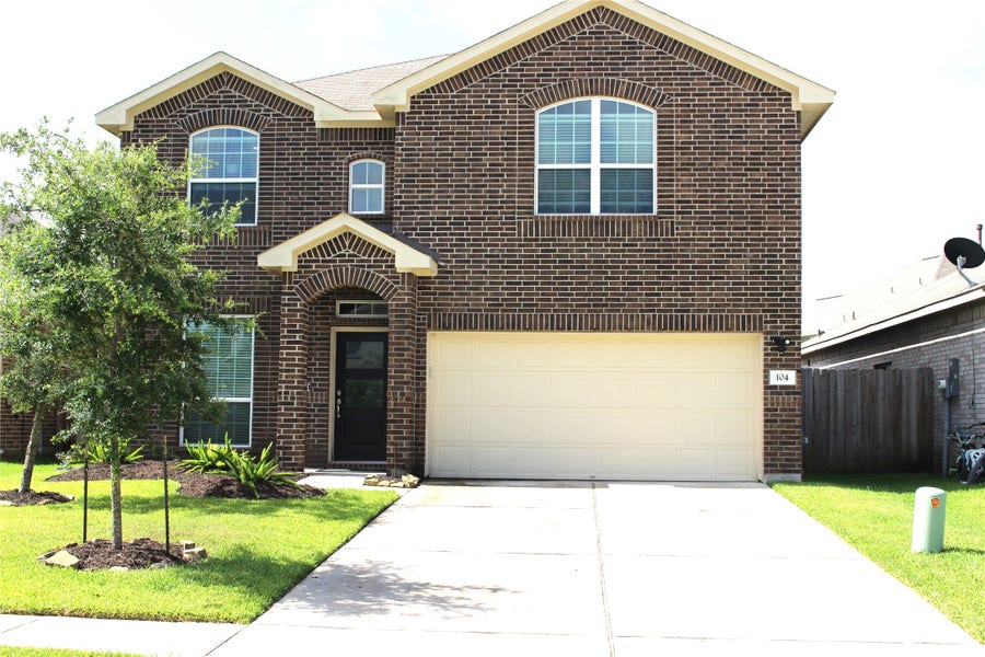 Property photo for 104 Kelly Street, Angleton, TX