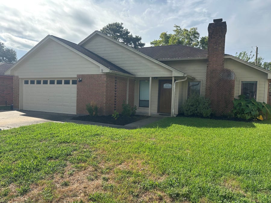 Property photo for 9 Alexander Court, Angleton, TX