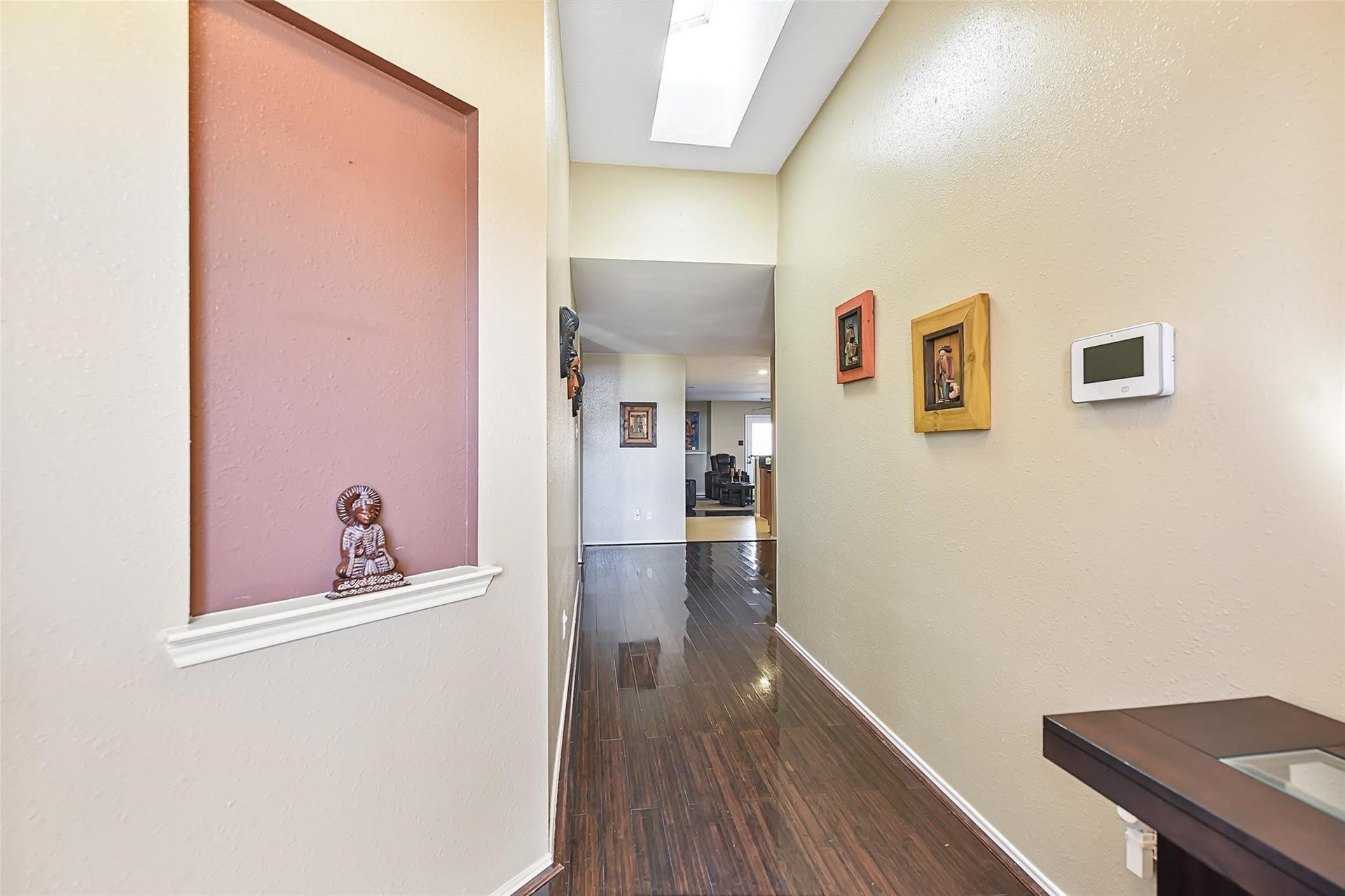 18114 Hanover Glen Lane, Richmond, TX 77407 View of the entry way before the recent neutral paint