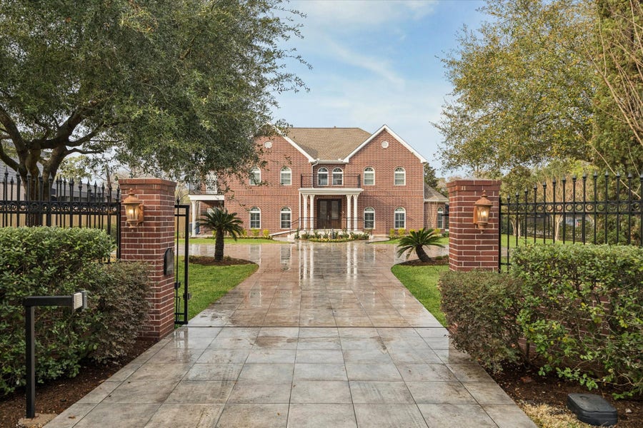 Property photo for 9206 Westview Drive, Houston, TX