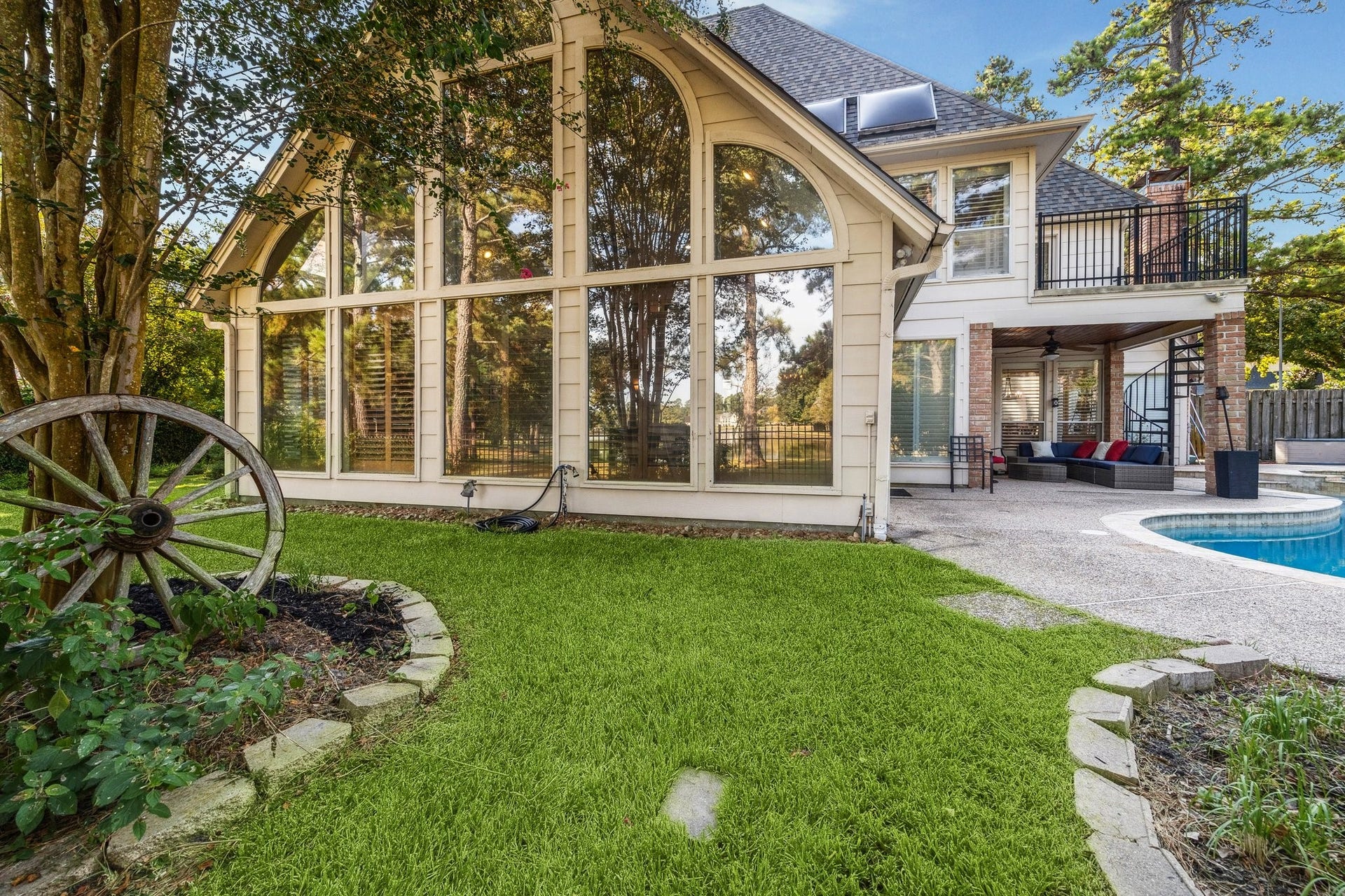5303 Beaver Lodge Drive, Kingwood, TX 77345 Soaring windows overlooking the pond!