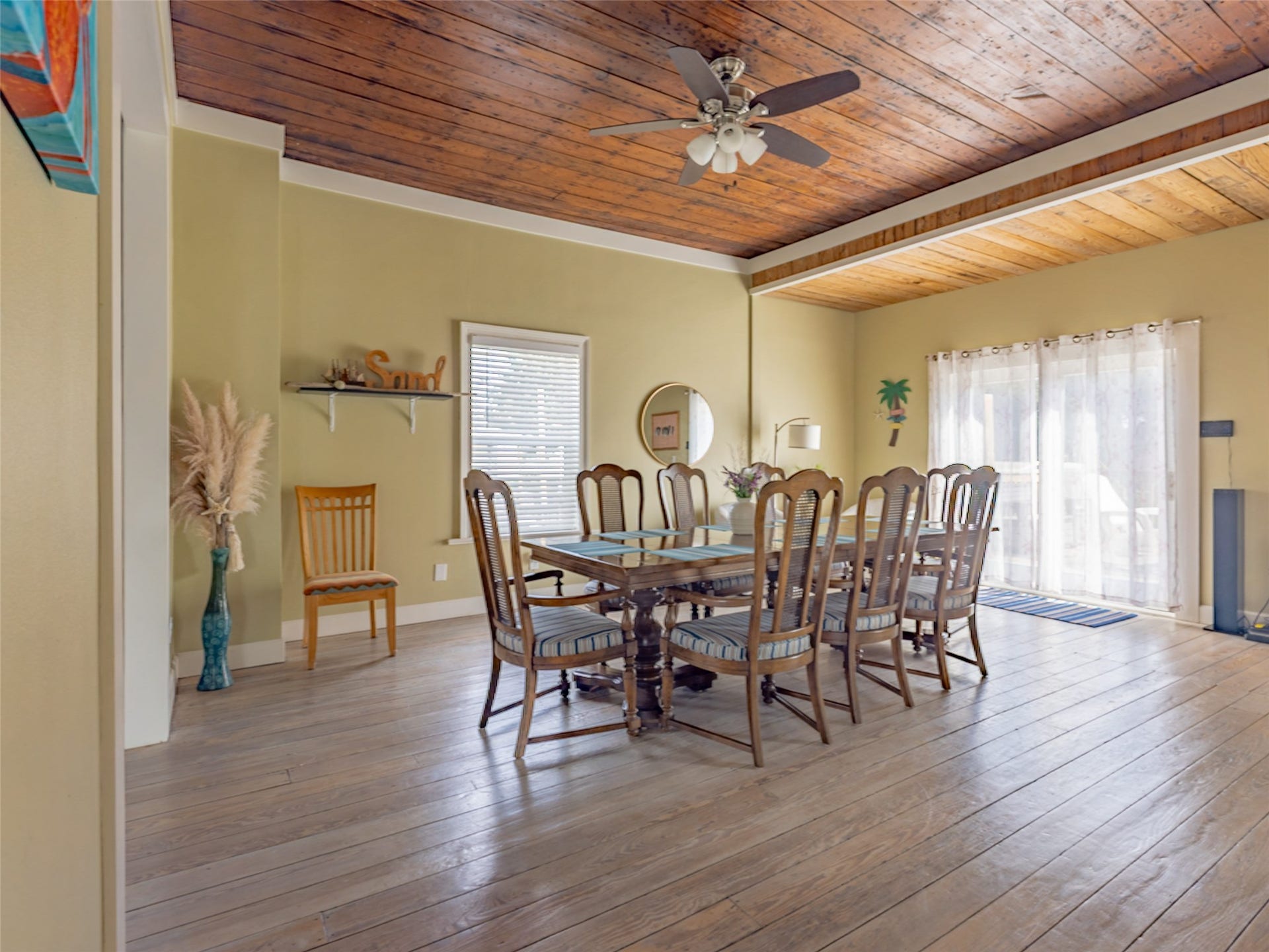 1817 Avenue O, Galveston, TX 77550 Large dinning area