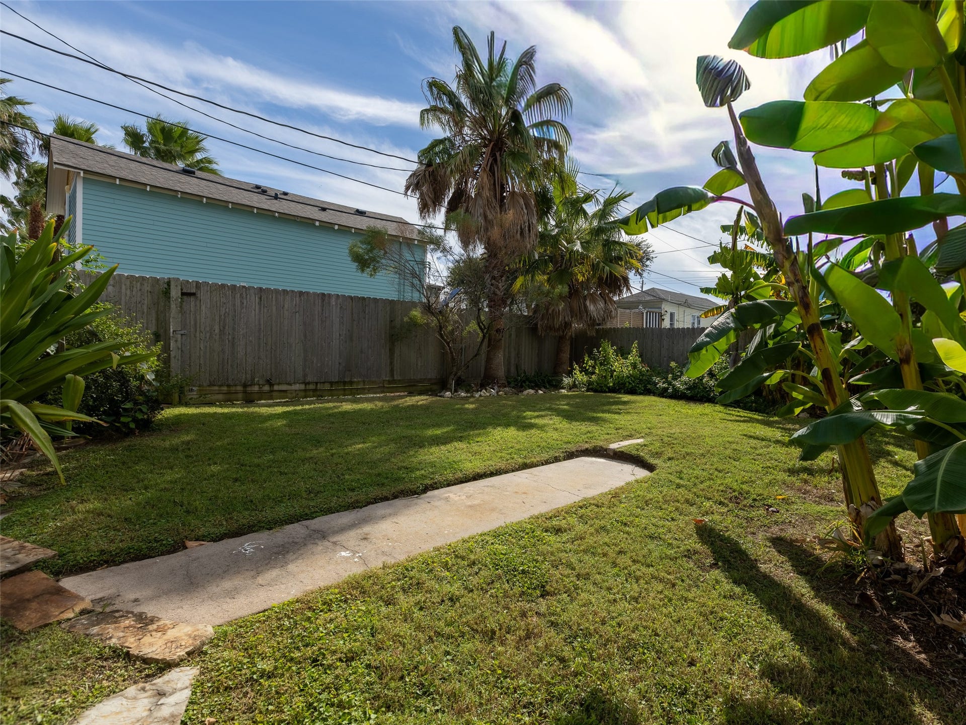 1817 Avenue O, Galveston, TX 77550 Back door patio