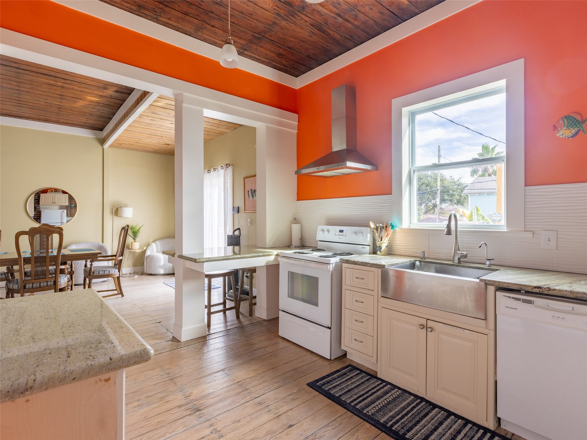 1817 Avenue O, Galveston, TX 77550 Coastal kitchen