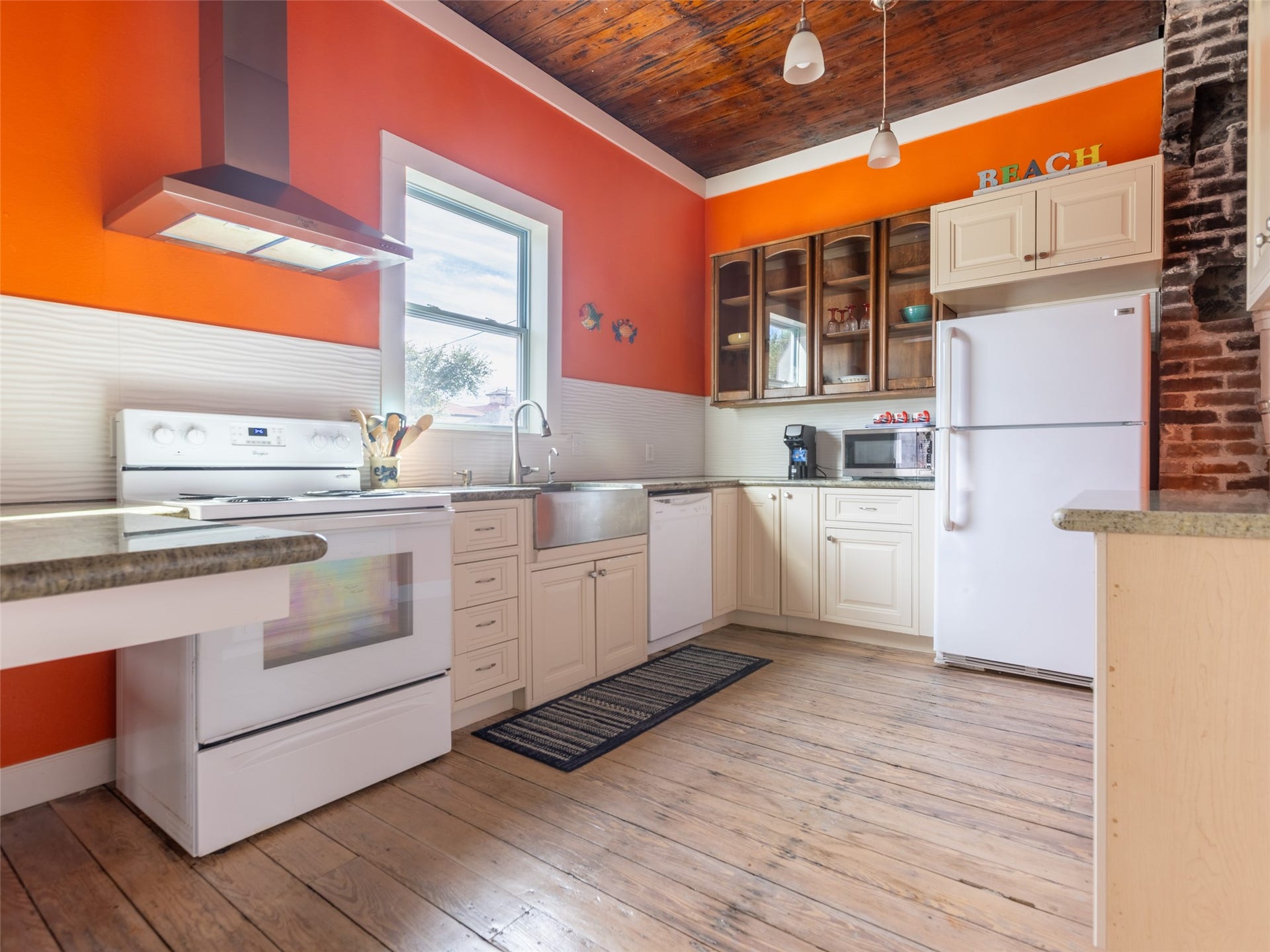 1817 Avenue O, Galveston, TX 77550 Coastal kitchen