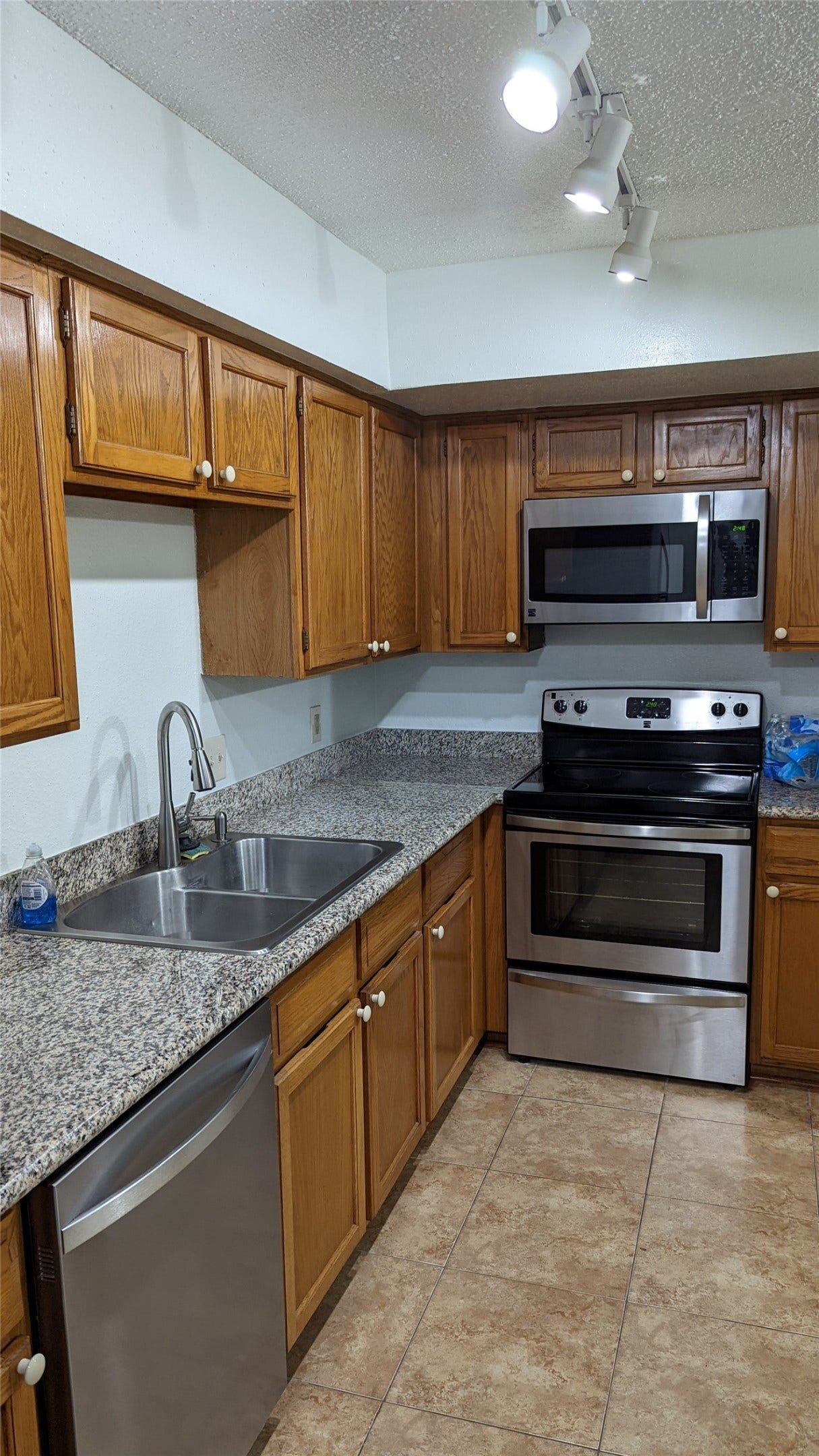 1616 Good Day Drive, Missouri City, TX 77459 1616 Good Day Drive, Missouri City, TX 77459