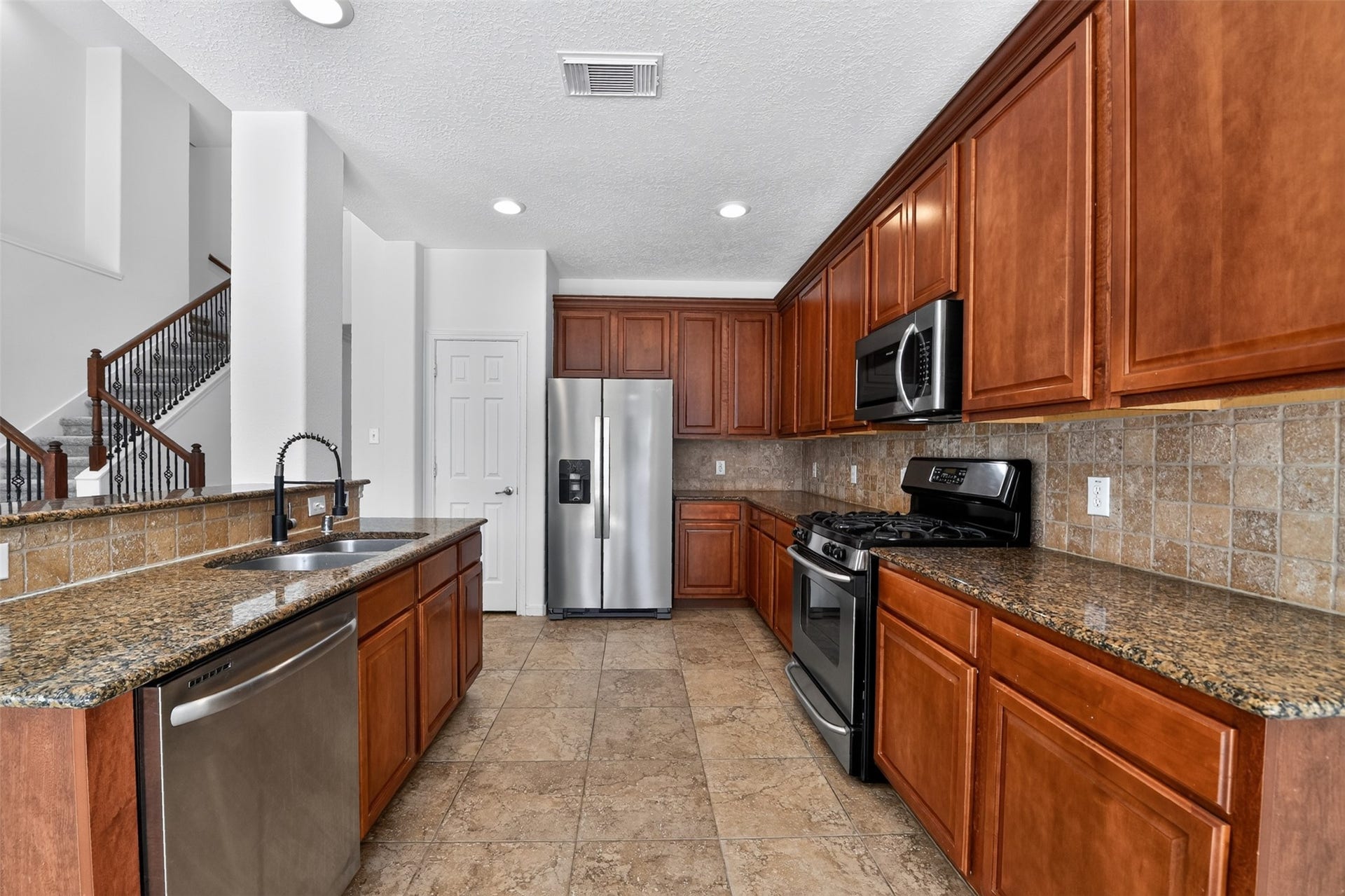 3 W Archwyck Circle, The Woodlands, TX 77382 3 W Archwyck Circle, The Woodlands, TX 77382