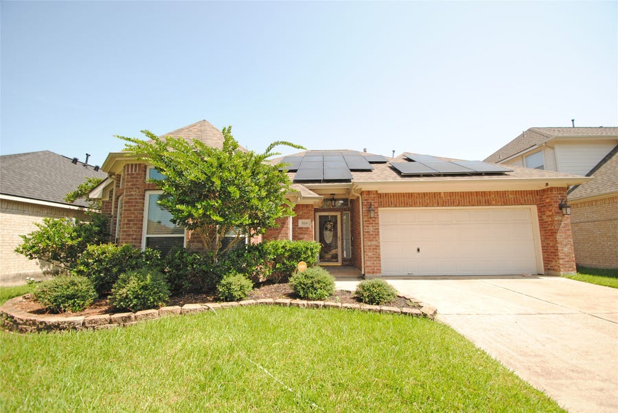 Property photo for 910 Allisa Street, Stafford, TX