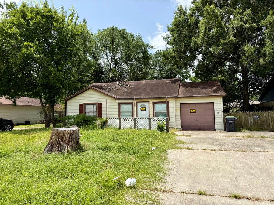 Property photo for 201 West Avenue, Pasadena, TX