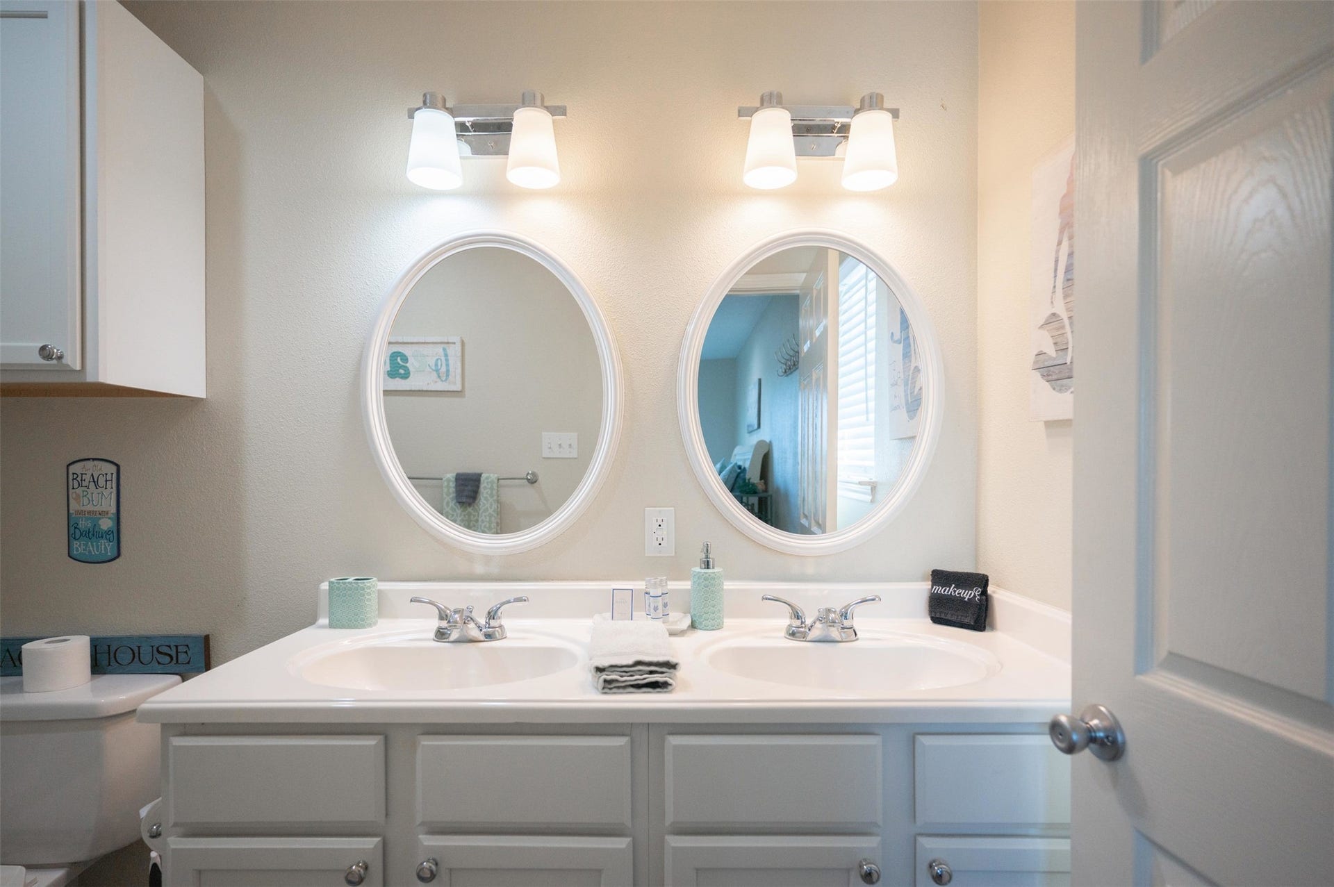 Double vanity with plenty of space to get ready