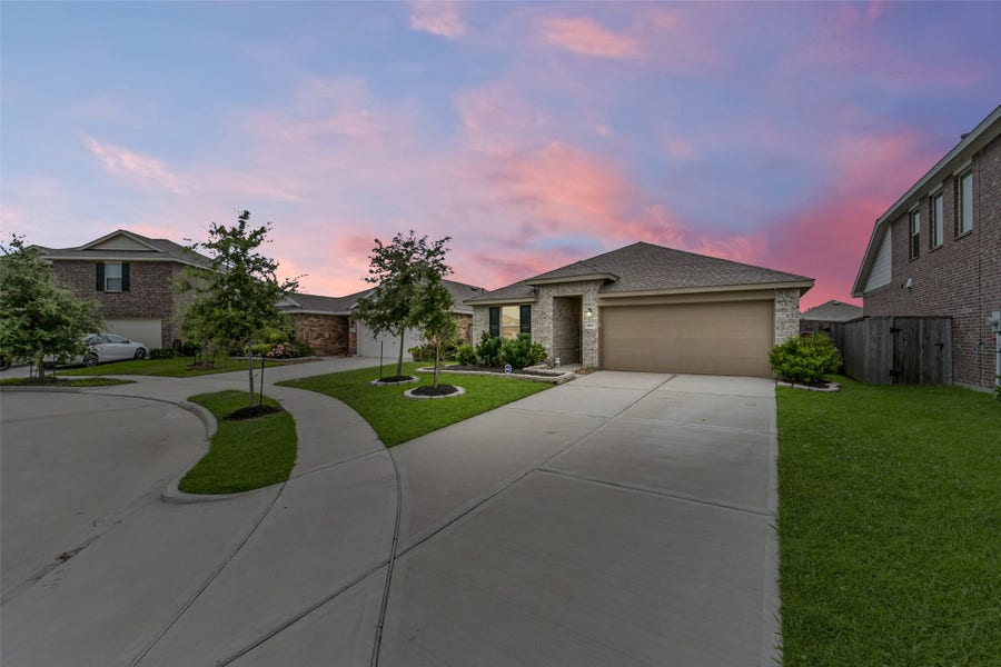 Property photo for 9811 Wembley Vista Court, Baytown, TX