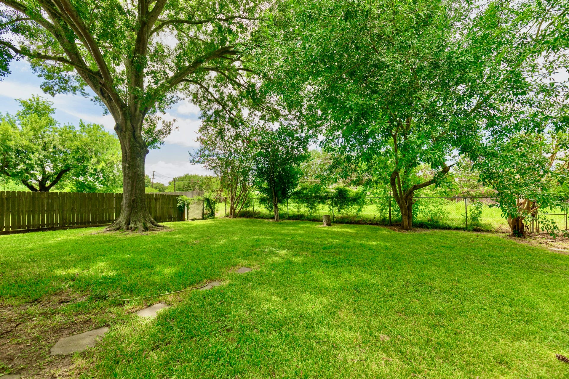 2711 Quail Valley East Drive, Missouri City, TX 77489 YOUR OWN SLICE OF PEACE & GREEN!