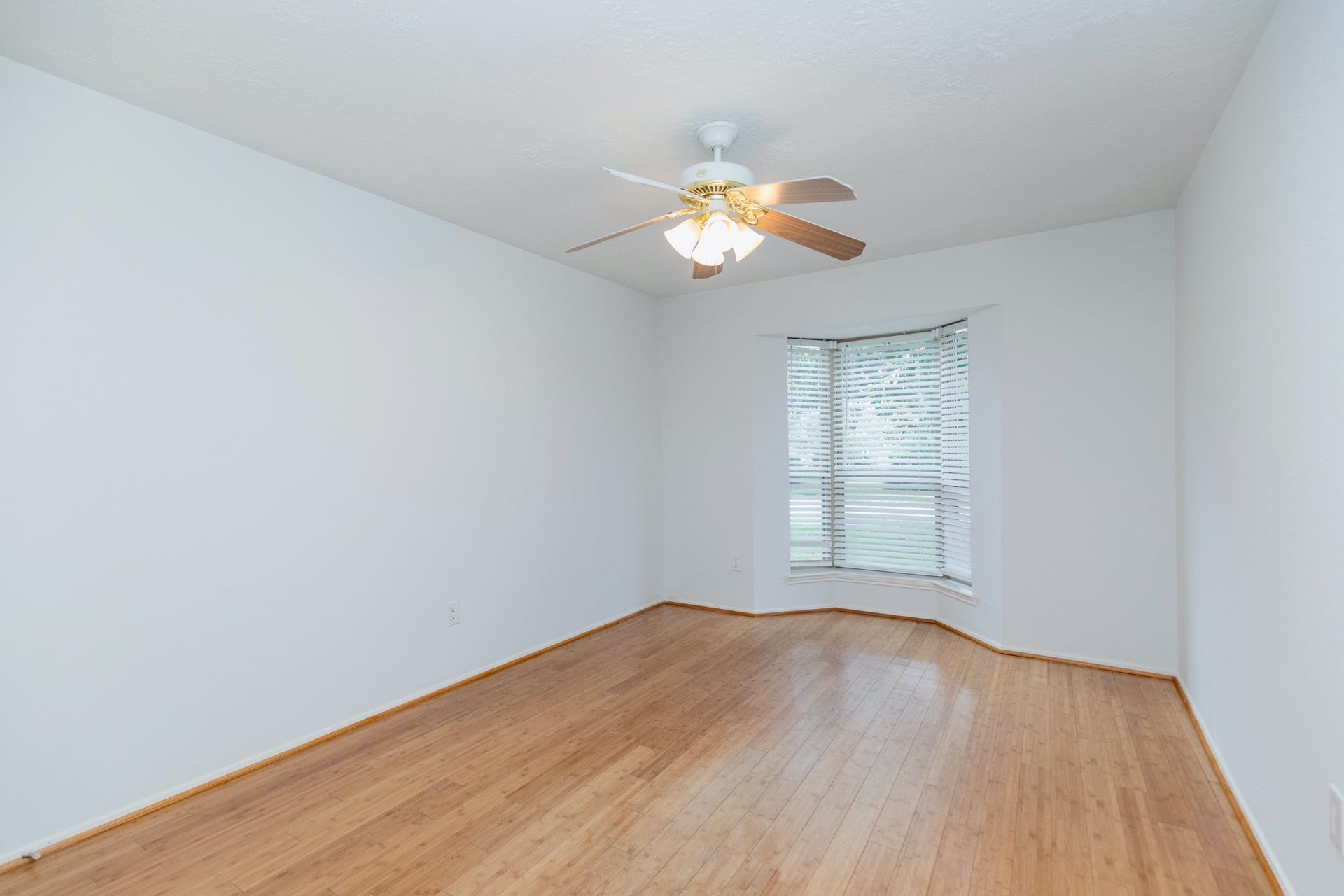2711 Quail Valley East Drive, Missouri City, TX 77489 FLEXIBLE SECONDARY BEDROOM READY FOR GUESTS, WORK, PLAY OR YOUR OWN VISION.