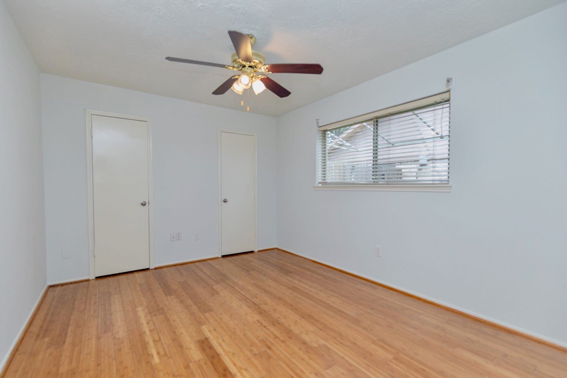2711 Quail Valley East Drive, Missouri City, TX 77489 SUNLIT SECONDARY BEDROOM W/ CLASSIC HARDWOOD FLOORS & ROOM TO MAKE IT YOUR OWN.