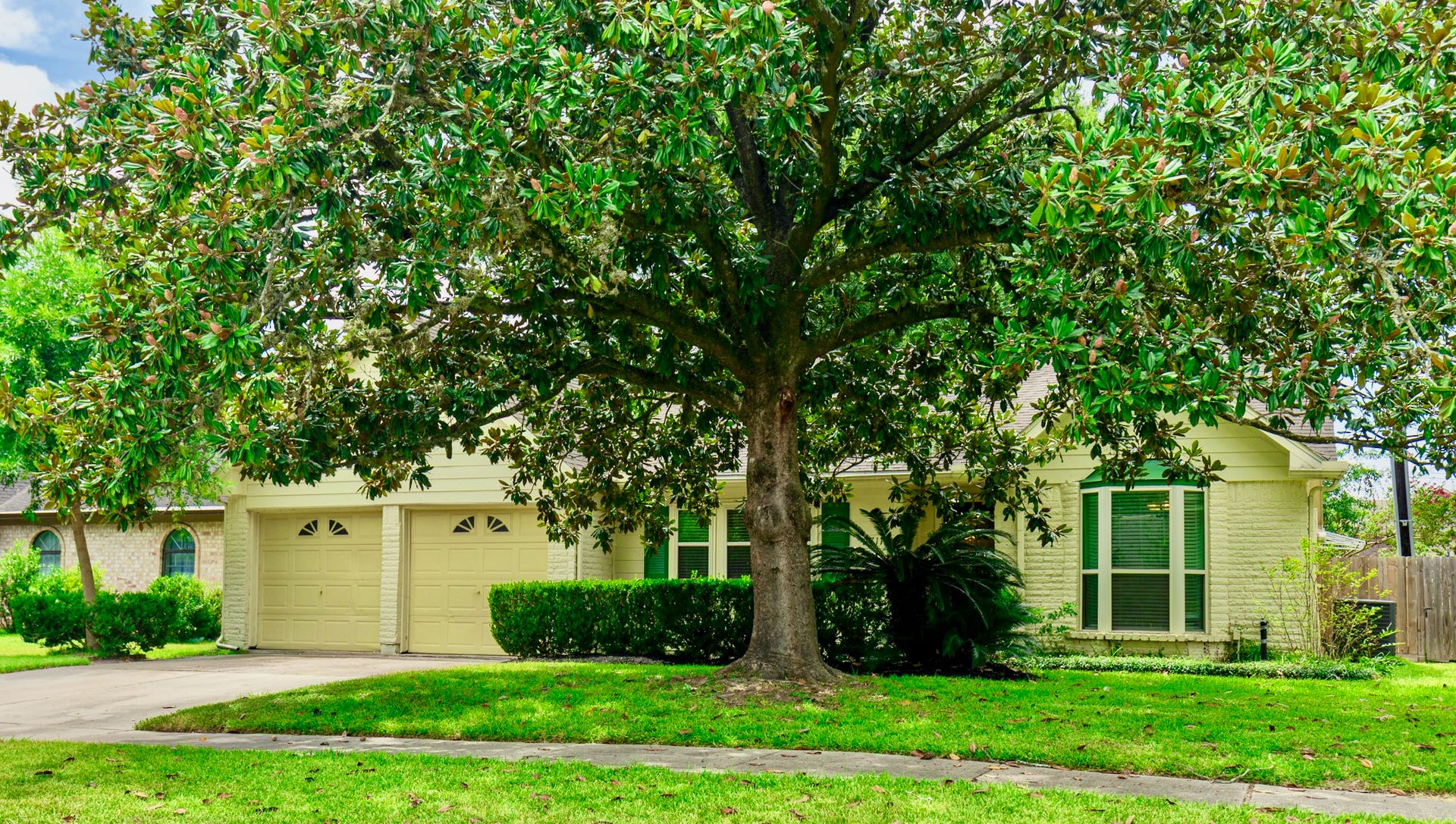 2711 Quail Valley East Drive, Missouri City, TX 77489 A PICTURE PERFECT HOME IN A TREE-LINED DREAM!