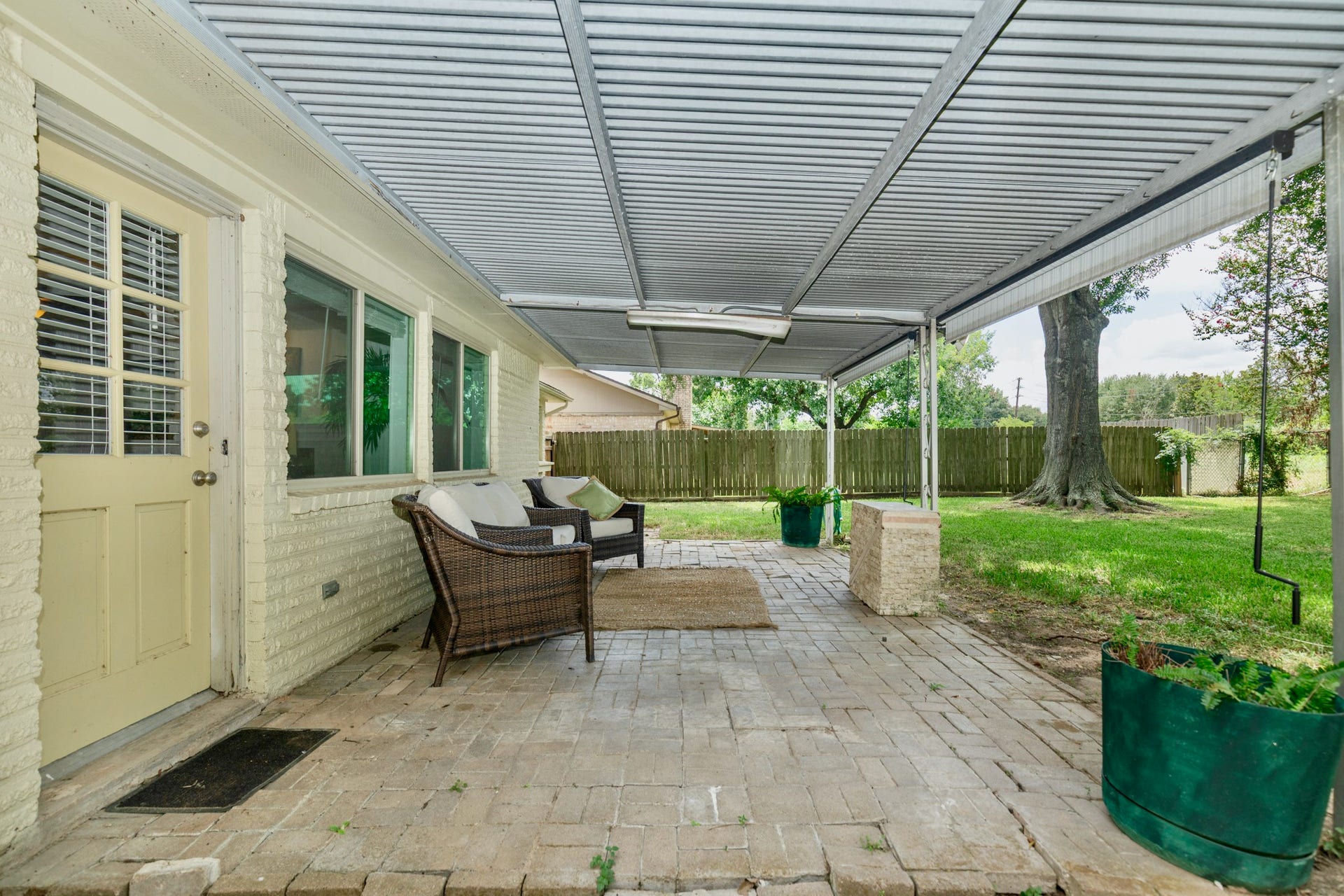 2711 Quail Valley East Drive, Missouri City, TX 77489 COVERED BACK PATIO CREATES THE PERFECT SPOT FOR SHADED OUTDOOR LIVING.