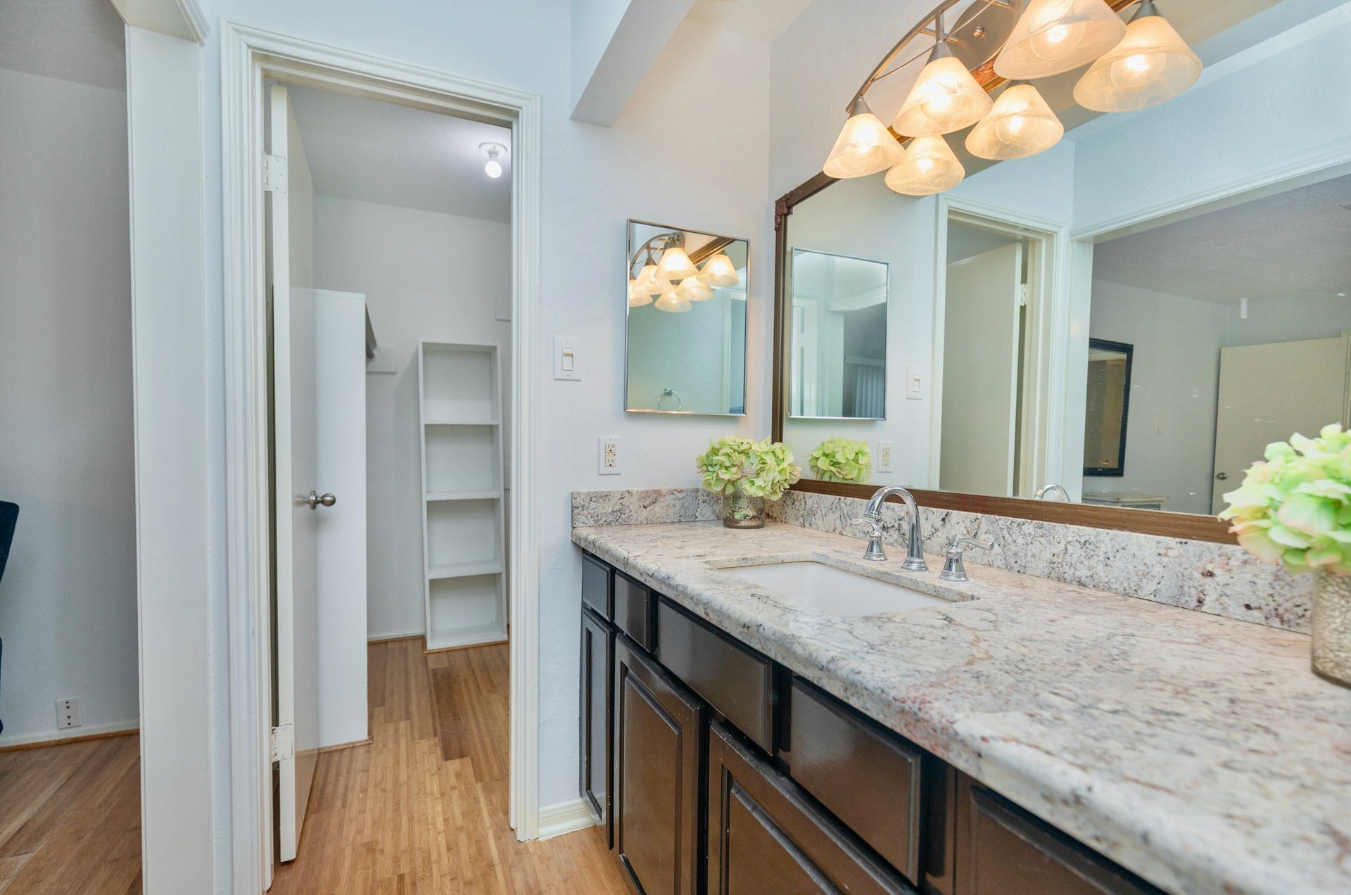 2711 Quail Valley East Drive, Missouri City, TX 77489 EXPANSIVE VANITY W/ DUAL SINKS & PLENTY OF EVERYDAY COUNTER SPACE.