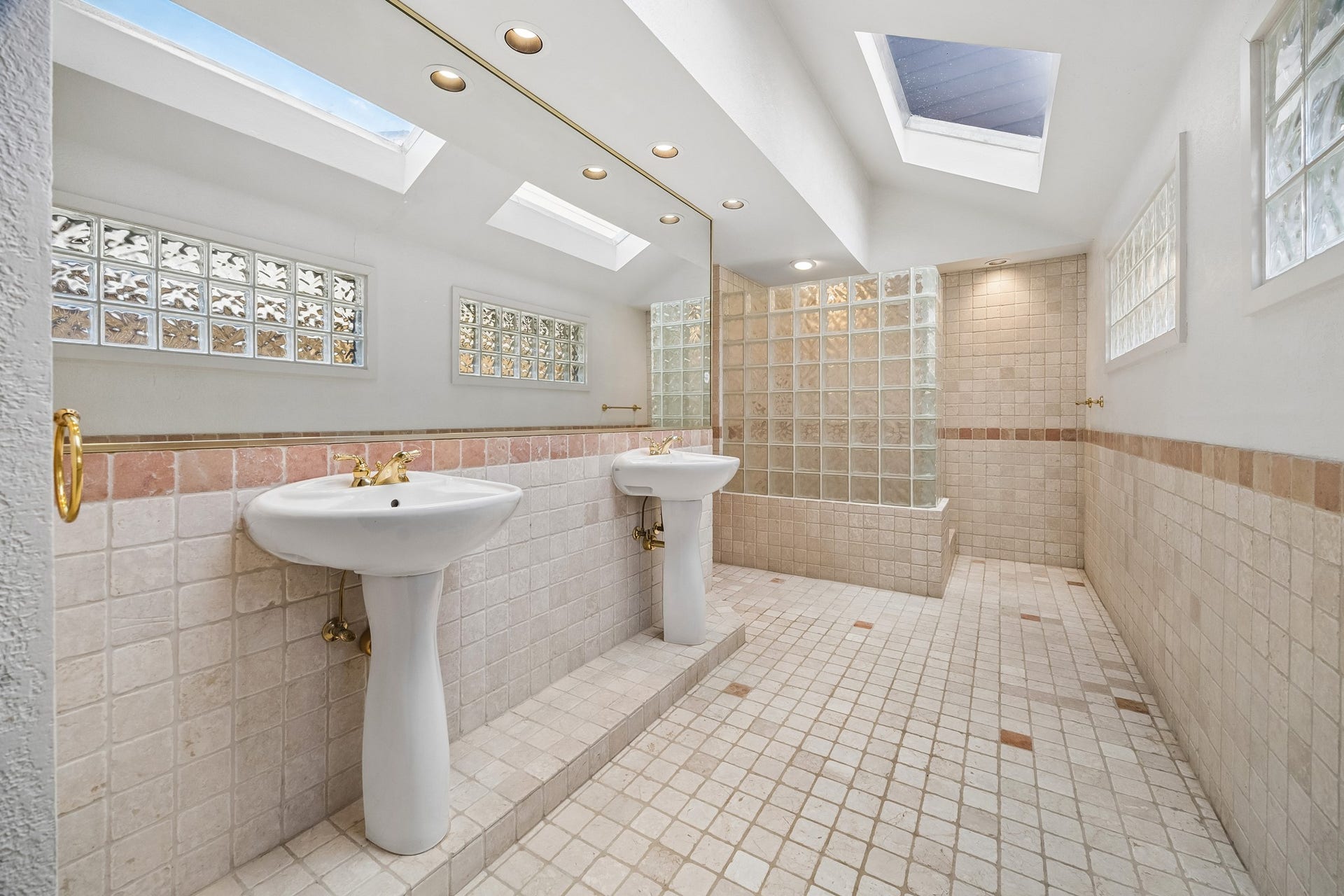 10327 Olympia Drive, Houston, TX 77042 Primary bath is huge and offers double sinks, large walk in shower and off to the left is another room with water closet and storage.