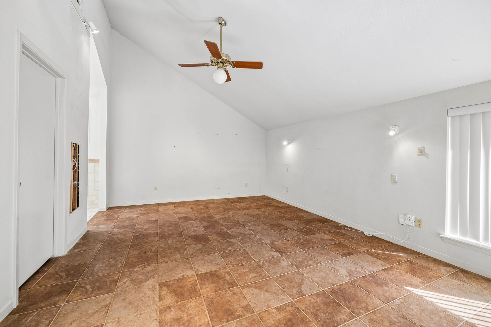 10327 Olympia Drive, Houston, TX 77042 The primary bedroom features tall ceilings, large closet and huge en-suite bath.