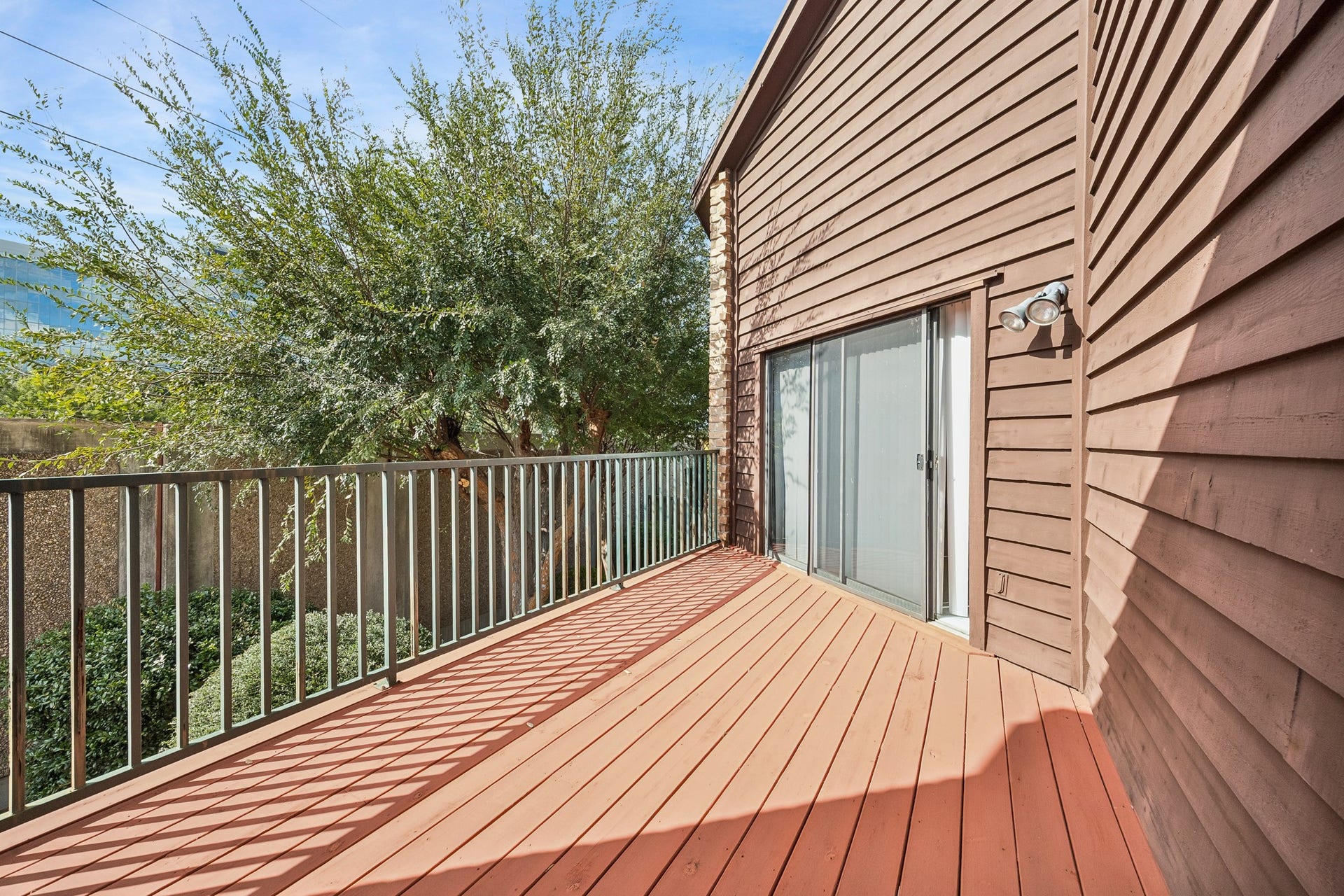 10327 Olympia Drive, Houston, TX 77042 The upstairs balcony.