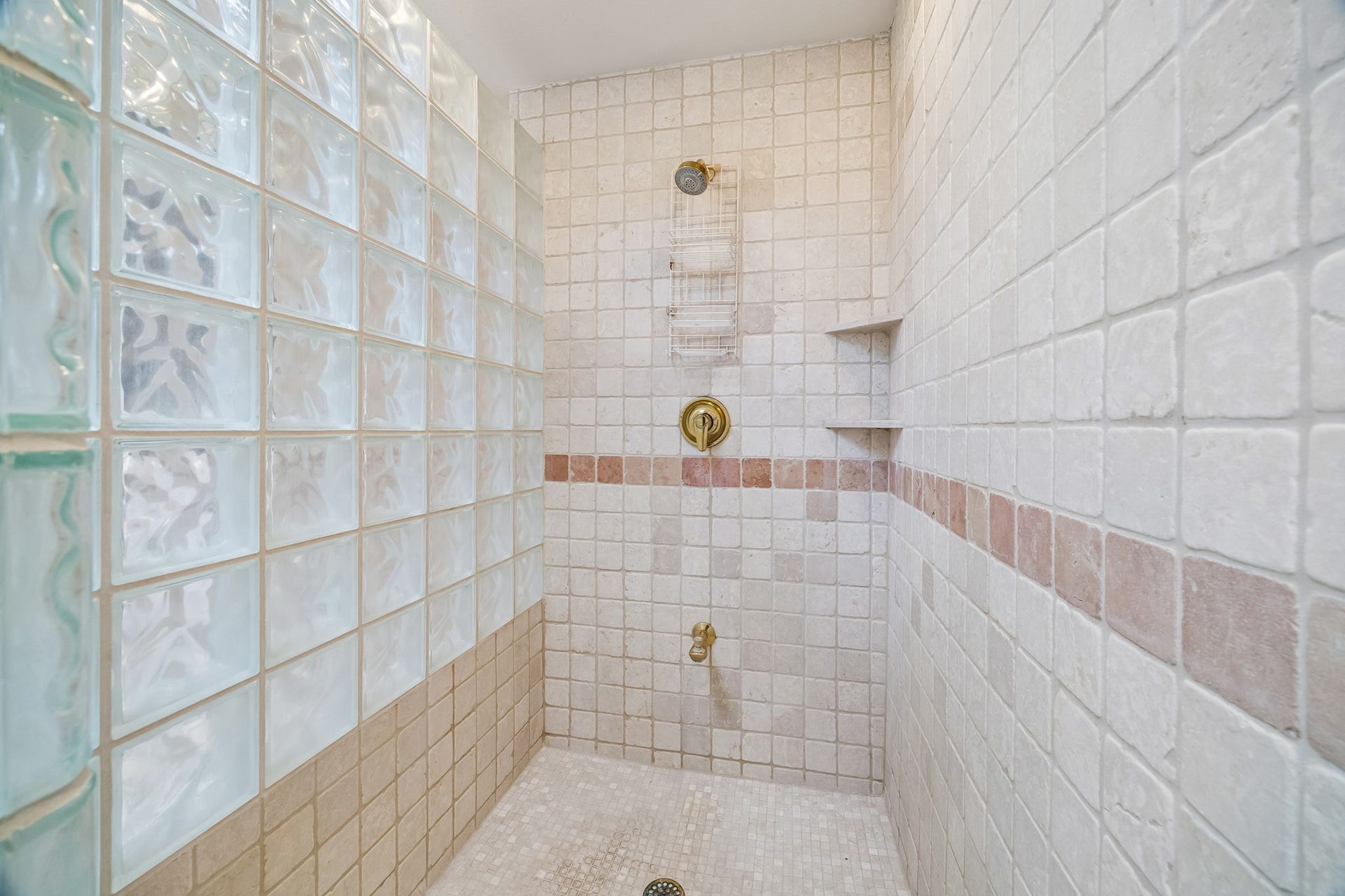 10327 Olympia Drive, Houston, TX 77042 The primary shower.