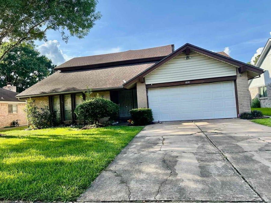 Property photo for 7410 Frostview Lane, Missouri City, TX